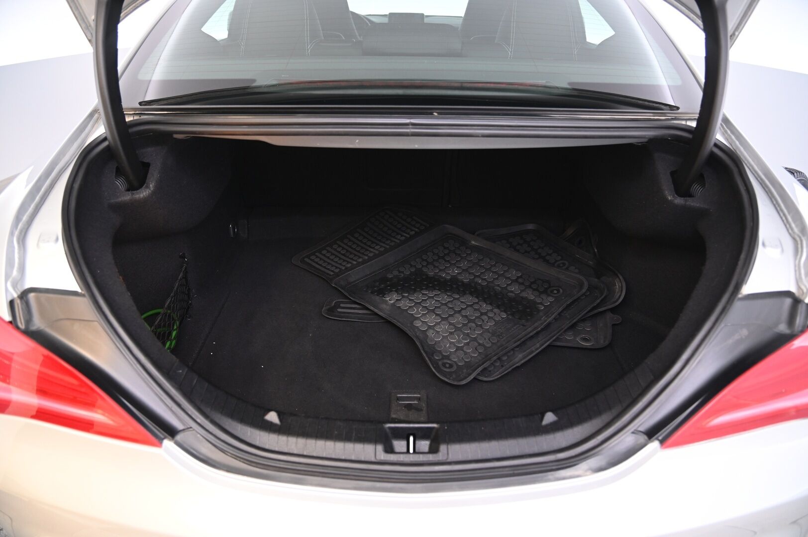 Mercedes-Benz CLA 2016 180 A Premium Business - Kamera | Koukku | Sporttipenkit | Lohko | 2x alut | Bi-Xenon | Suomiauto | Hyvin huollettu 