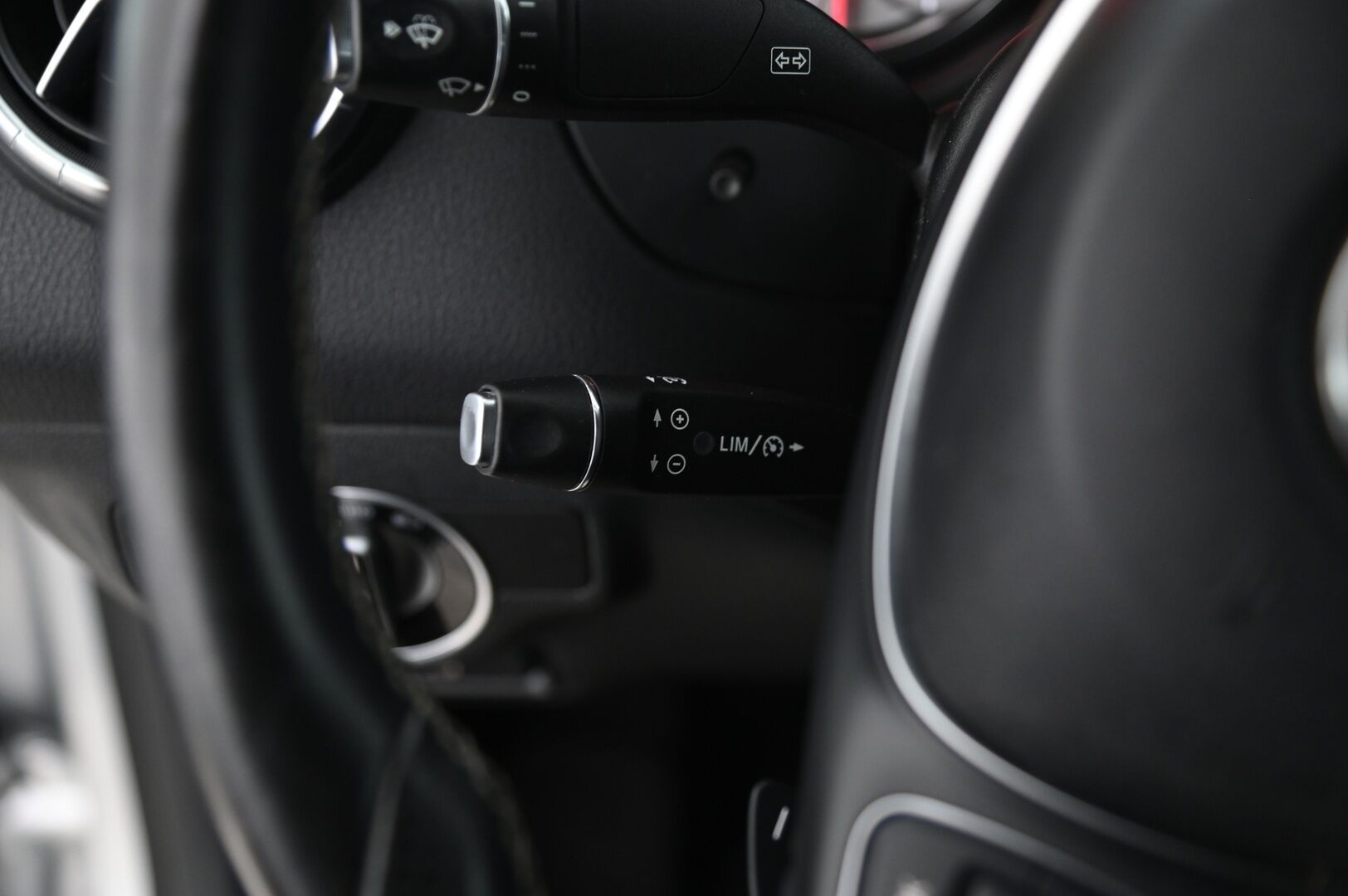 Mercedes-Benz CLA 2016 180 A Premium Business - Kamera | Koukku | Sporttipenkit | Lohko | 2x alut | Bi-Xenon | Suomiauto | Hyvin huollettu 