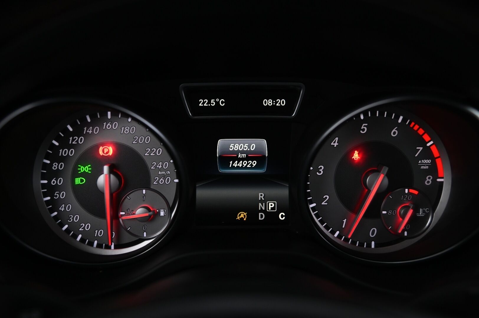 Mercedes-Benz CLA 2016 180 A Premium Business - Kamera | Koukku | Sporttipenkit | Lohko | 2x alut | Bi-Xenon | Suomiauto | Hyvin huollettu 