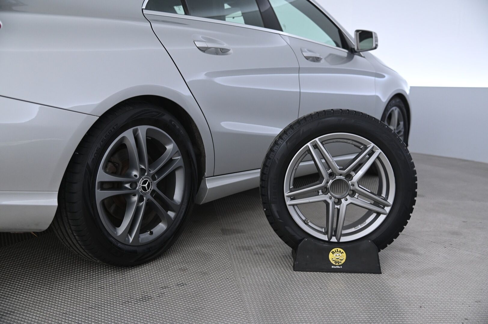 Mercedes-Benz CLA 2016 180 A Premium Business - Kamera | Koukku | Sporttipenkit | Lohko | 2x alut | Bi-Xenon | Suomiauto | Hyvin huollettu 