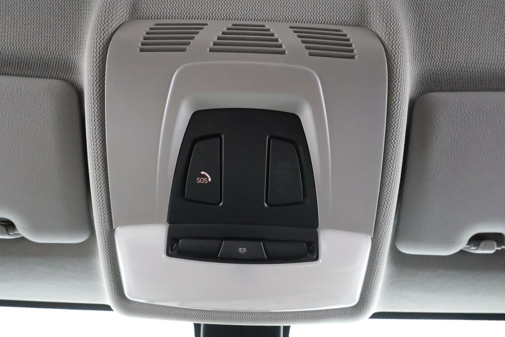 BMW 118 2016 F20 Hatchback 118i A Business * Suomi-auto / Vakkari / P.tutka / LED / Lohko+Sisä / Bluetooth * - Kahdet renkaat aluvanteilla / Merkkihuollettu