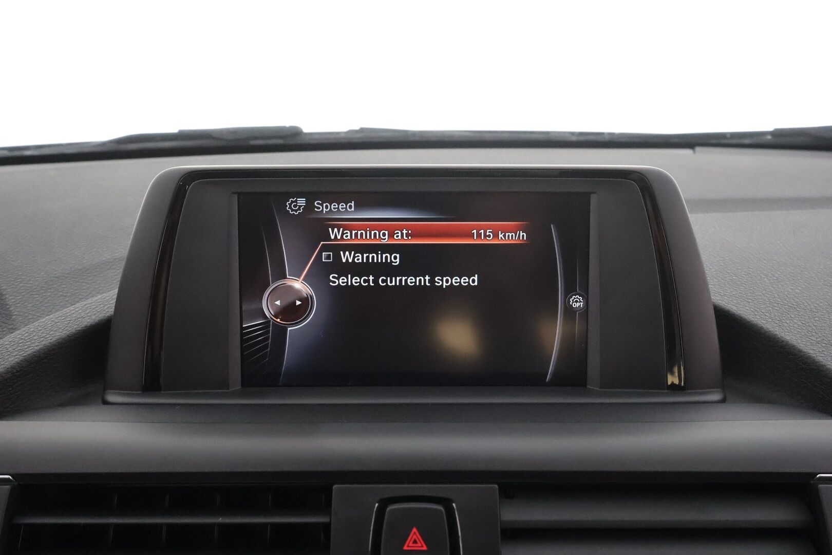 BMW 118 2016 F20 Hatchback 118i A Business * Suomi-auto / Vakkari / P.tutka / LED / Lohko+Sisä / Bluetooth * - Kahdet renkaat aluvanteilla / Merkkihuollettu