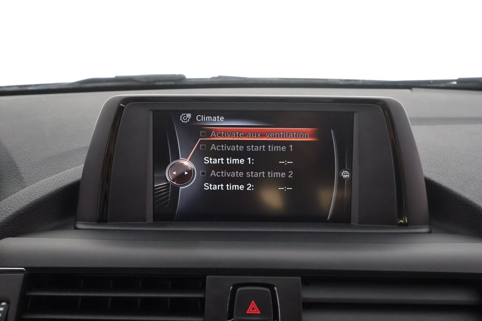 BMW 118 2016 F20 Hatchback 118i A Business * Suomi-auto / Vakkari / P.tutka / LED / Lohko+Sisä / Bluetooth * - Kahdet renkaat aluvanteilla / Merkkihuollettu