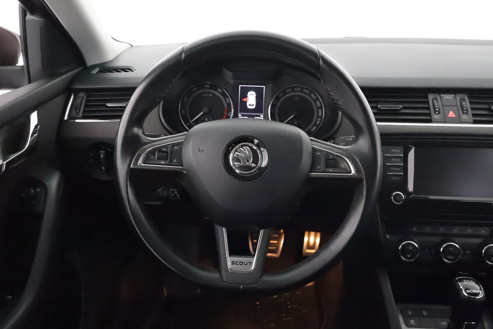 Skoda Octavia 2016 Combi 1,8 TSI 4x4 Scout DSG Autom. **Webasto / Koukku / Adapt.vakkari / P. Kamera / Xenon / KeylessGO / 2x Renkaat'' - Webasto / Adapt.Vakkari / Vetokoukku / Peruutuskamera / Xenon / Suomiauto / KeylessGo / Lämpölasi / 2x Renkaat!