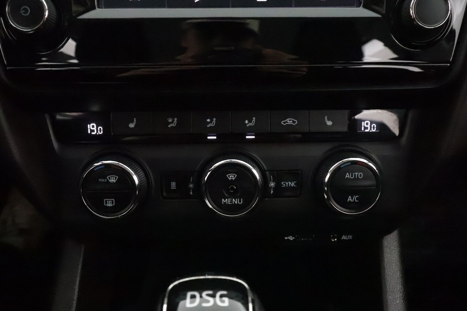 Skoda Octavia 2016 Combi 1,8 TSI 4x4 Scout DSG Autom. **Webasto / Koukku / Adapt.vakkari / P. Kamera / Xenon / KeylessGO / 2x Renkaat'' - Webasto / Adapt.Vakkari / Vetokoukku / Peruutuskamera / Xenon / Suomiauto / KeylessGo / Lämpölasi / 2x Renkaat!