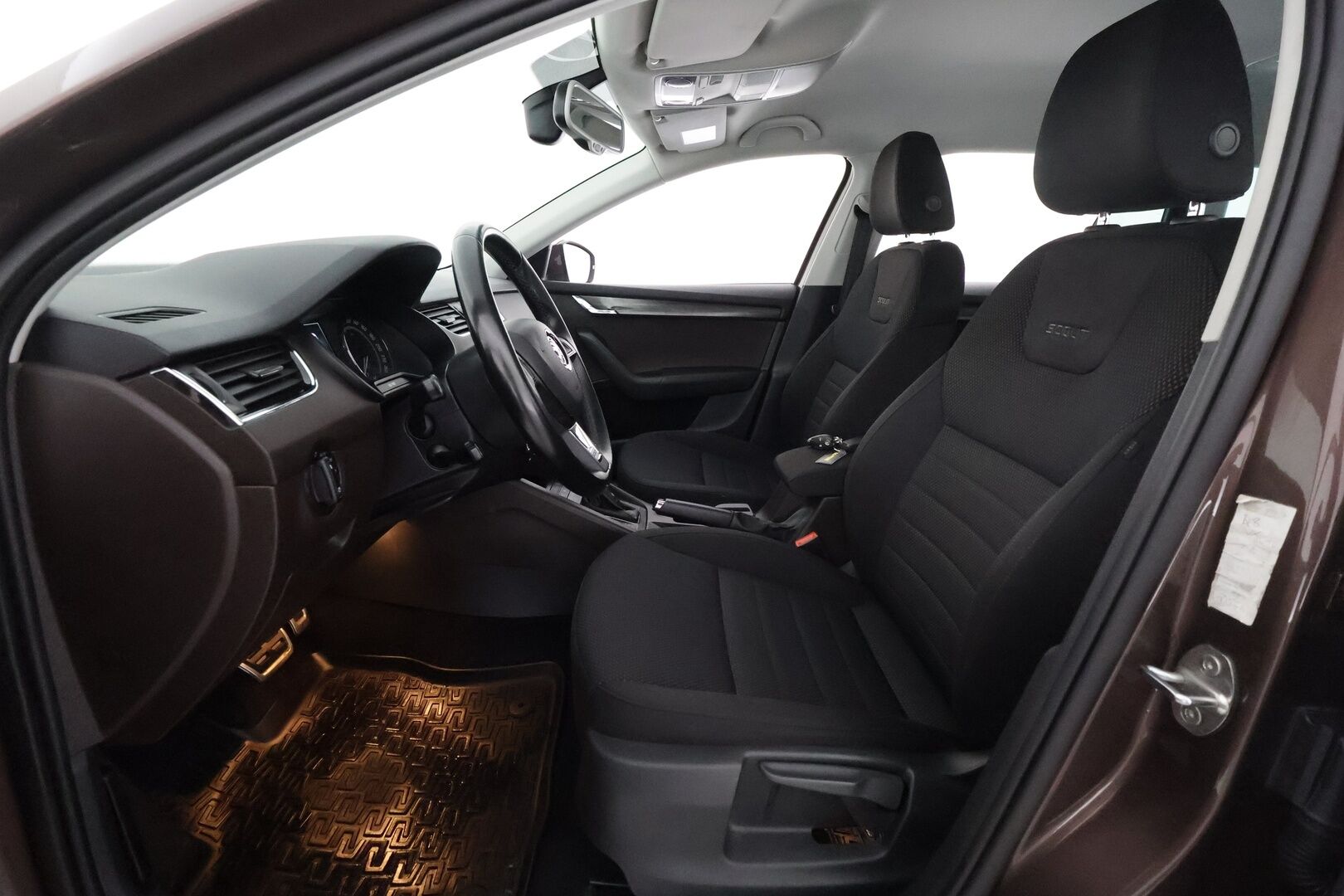 Skoda Octavia 2016 Combi 1,8 TSI 4x4 Scout DSG Autom. **Webasto / Koukku / Adapt.vakkari / P. Kamera / Xenon / KeylessGO / 2x Renkaat'' - Webasto / Adapt.Vakkari / Vetokoukku / Peruutuskamera / Xenon / Suomiauto / KeylessGo / Lämpölasi / 2x Renkaat!