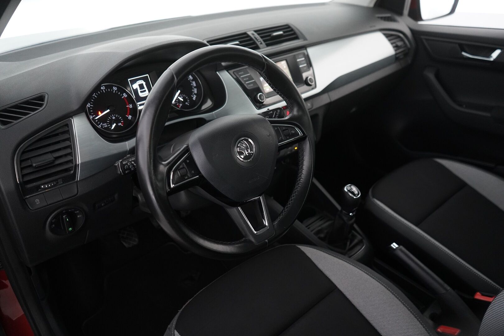 Skoda Fabia 2016 1,2 TSI 90 Ambition * Vakkari / Ilmastointi / Bluetooth * - Myydään juuri huollettuna / Kahdet renkaat / KATSO HINTA!