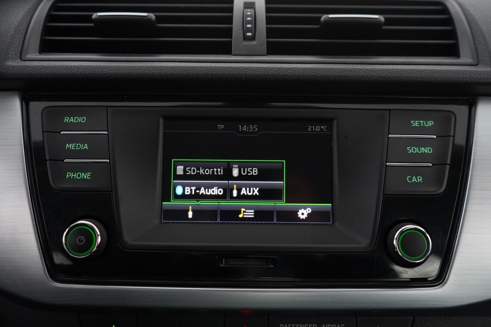 Skoda Fabia 2016 1,2 TSI 90 Ambition * Vakkari / Ilmastointi / Bluetooth * - Myydään juuri huollettuna / Kahdet renkaat / KATSO HINTA!