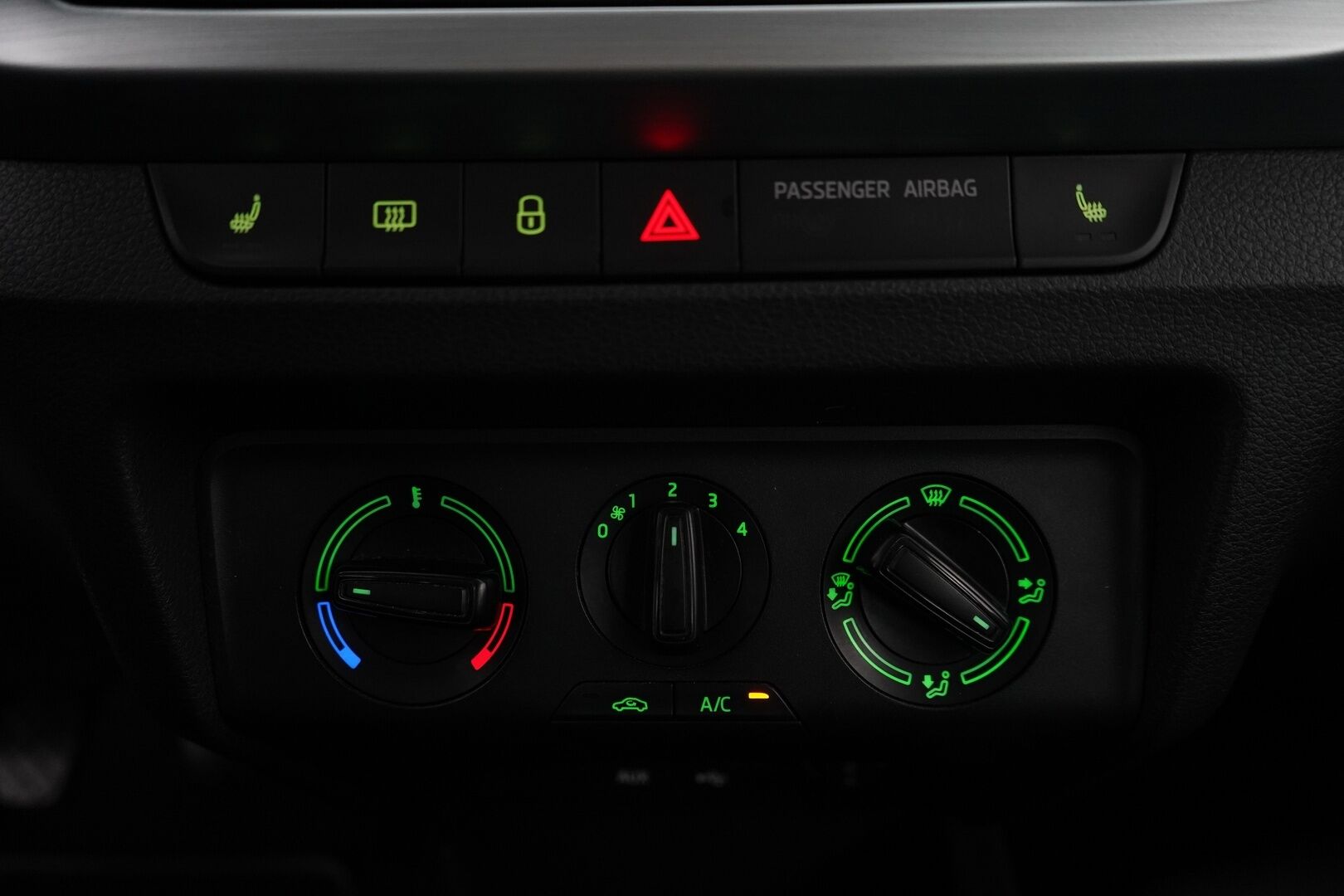 Skoda Fabia 2016 1,2 TSI 90 Ambition * Vakkari / Ilmastointi / Bluetooth * - Myydään juuri huollettuna / Kahdet renkaat / KATSO HINTA!