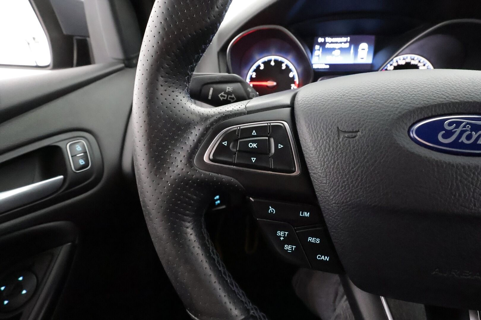 Ford Focus 2016 2,3 EcoBoost 400 hv Montune M6 RS * Vakkari / Lohko / P.kamera / Sporttipenkit * - Kahdet Renkaat / Suomi-auto