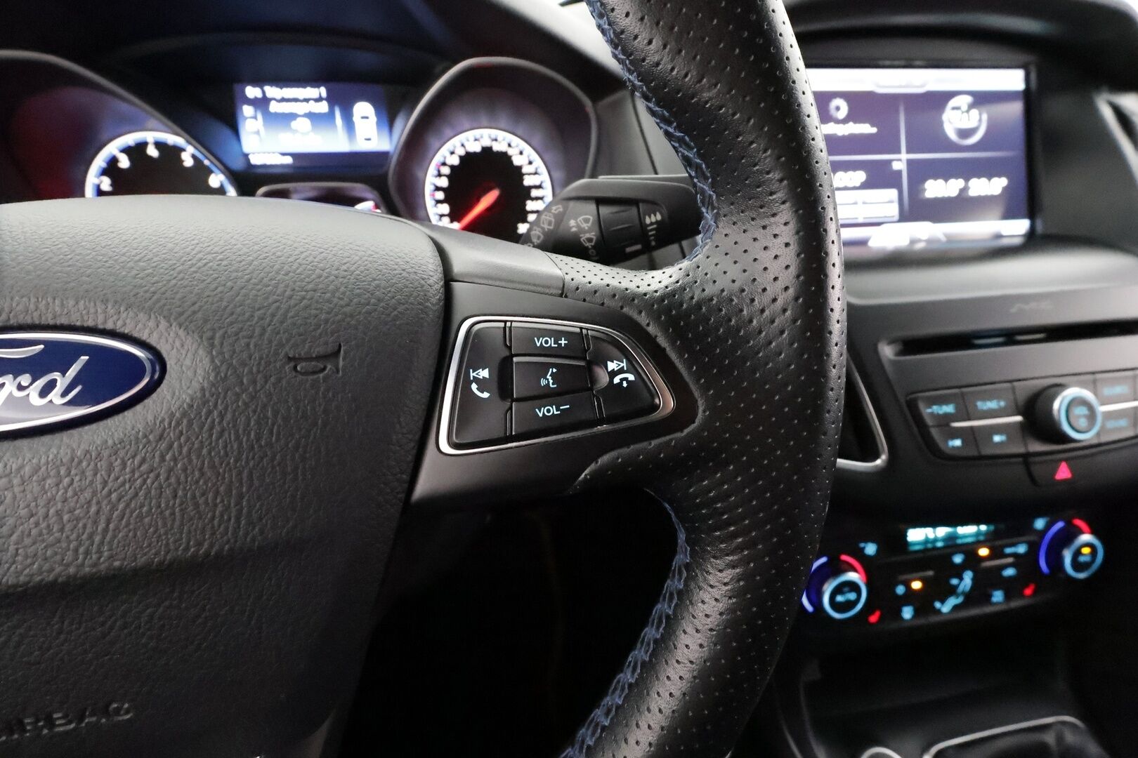 Ford Focus 2016 2,3 EcoBoost 400 hv Montune M6 RS * Vakkari / Lohko / P.kamera / Sporttipenkit * - Kahdet Renkaat / Suomi-auto