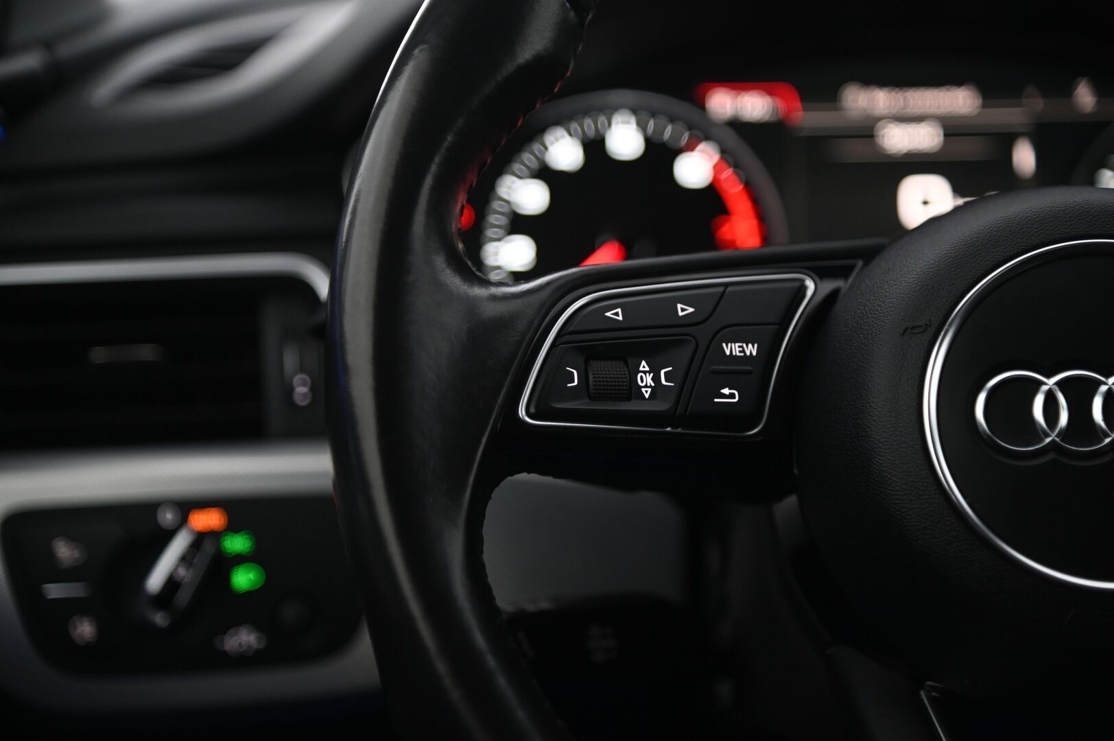 Audi A4 2016 Avant Land of quattro Sport Edition 2,0 TFSI 185 kW quattro S tronic *Vetokoukku / Tutkat / Vakkari* - *Suomi-auto / Näyttävä*