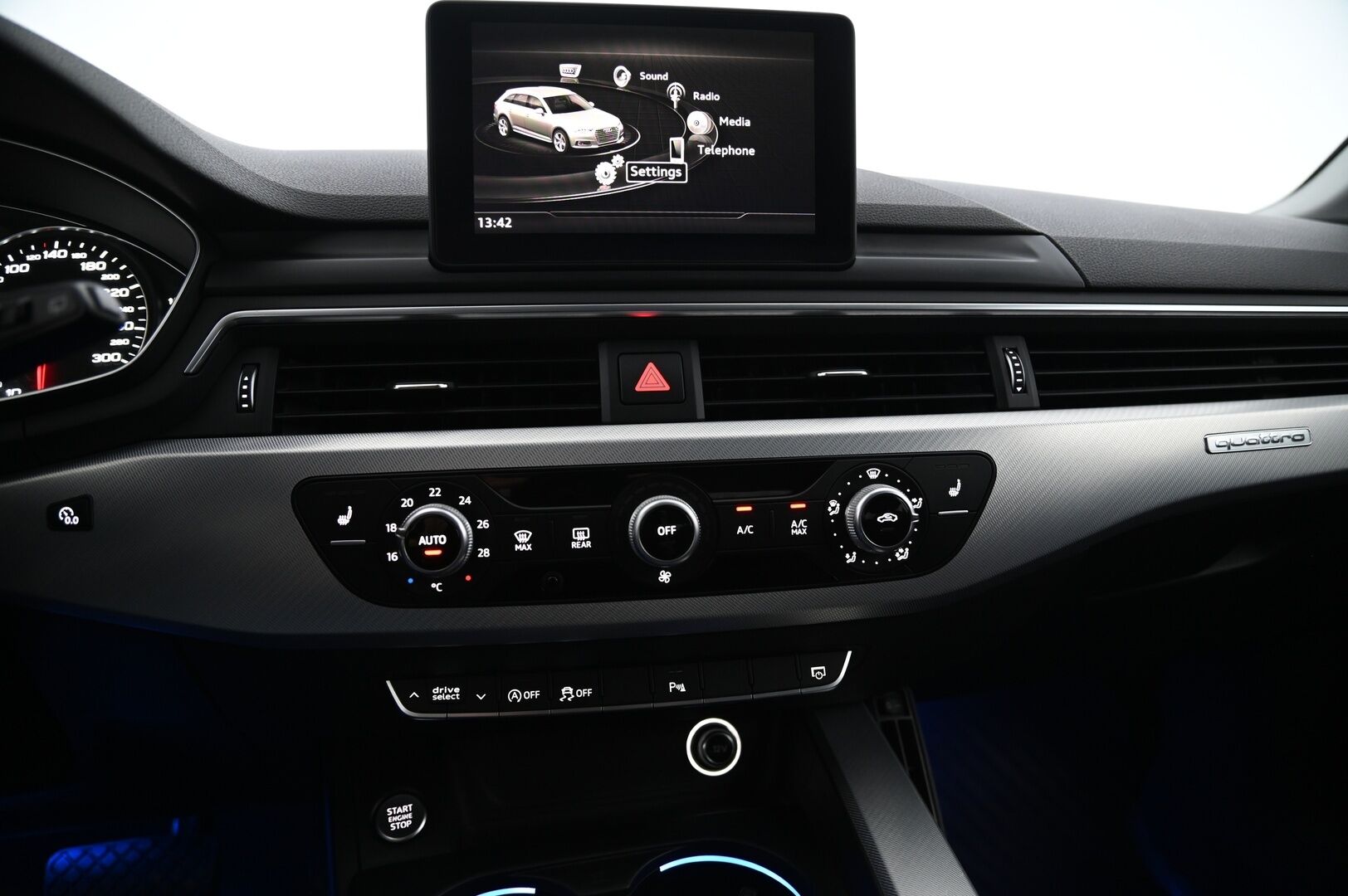 Audi A4 2016 Avant Land of quattro Sport Edition 2,0 TFSI 185 kW quattro S tronic *Vetokoukku / Tutkat / Vakkari* - *Suomi-auto / Näyttävä*