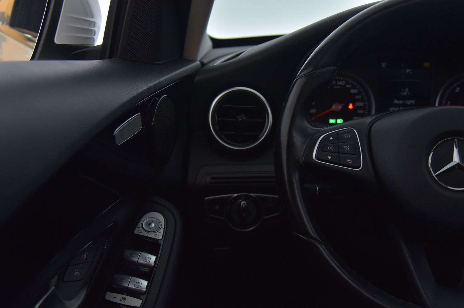 Mercedes-Benz C 2016 200 d A Premium Business *Webasto / Panoraama / Tutkat / LED / IHC+ / Vakkari * - * Mukaan kahdet ok kuntoiset renkaat alumiinivanteilla * - HULLUT JOULUT KORKOTARJOUS 2,49% 