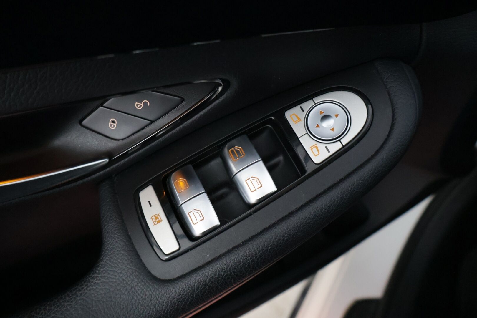 Mercedes-Benz C 2016 200 d A Premium Business *Webasto / Panoraama / Tutkat / LED / IHC+ / Vakkari * - * 2x renkaat aluvanteilla / Juuri huollettu* - HULLUT AVAJAISHULINAT KORKOTARJOUS 3,29 %