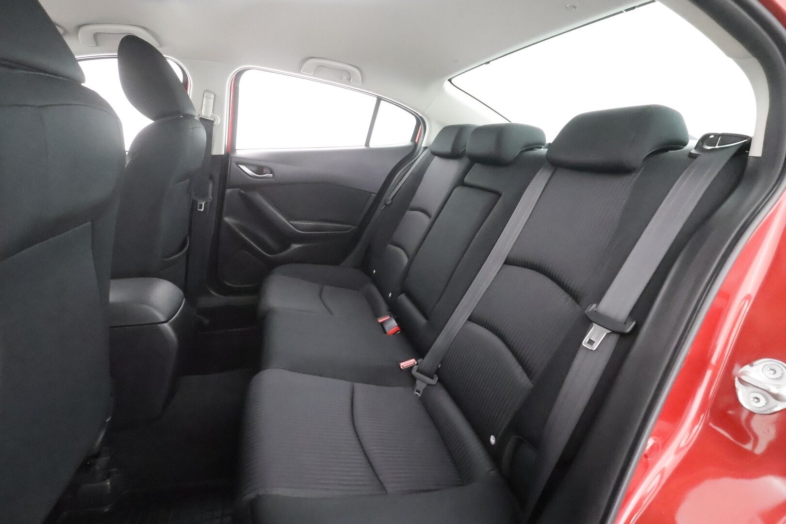 Mazda Mazda3 2016 Sedan 2,0 (120) SKYACTIV-G Premium 6MT 4ov CO3 - | Vakionopeudensäädin | Navi | Aut. ilmastointi | BT audio | Lohko | Penkinlämmittimet | Smart City Brake Support | 2x renkaat aluin | 