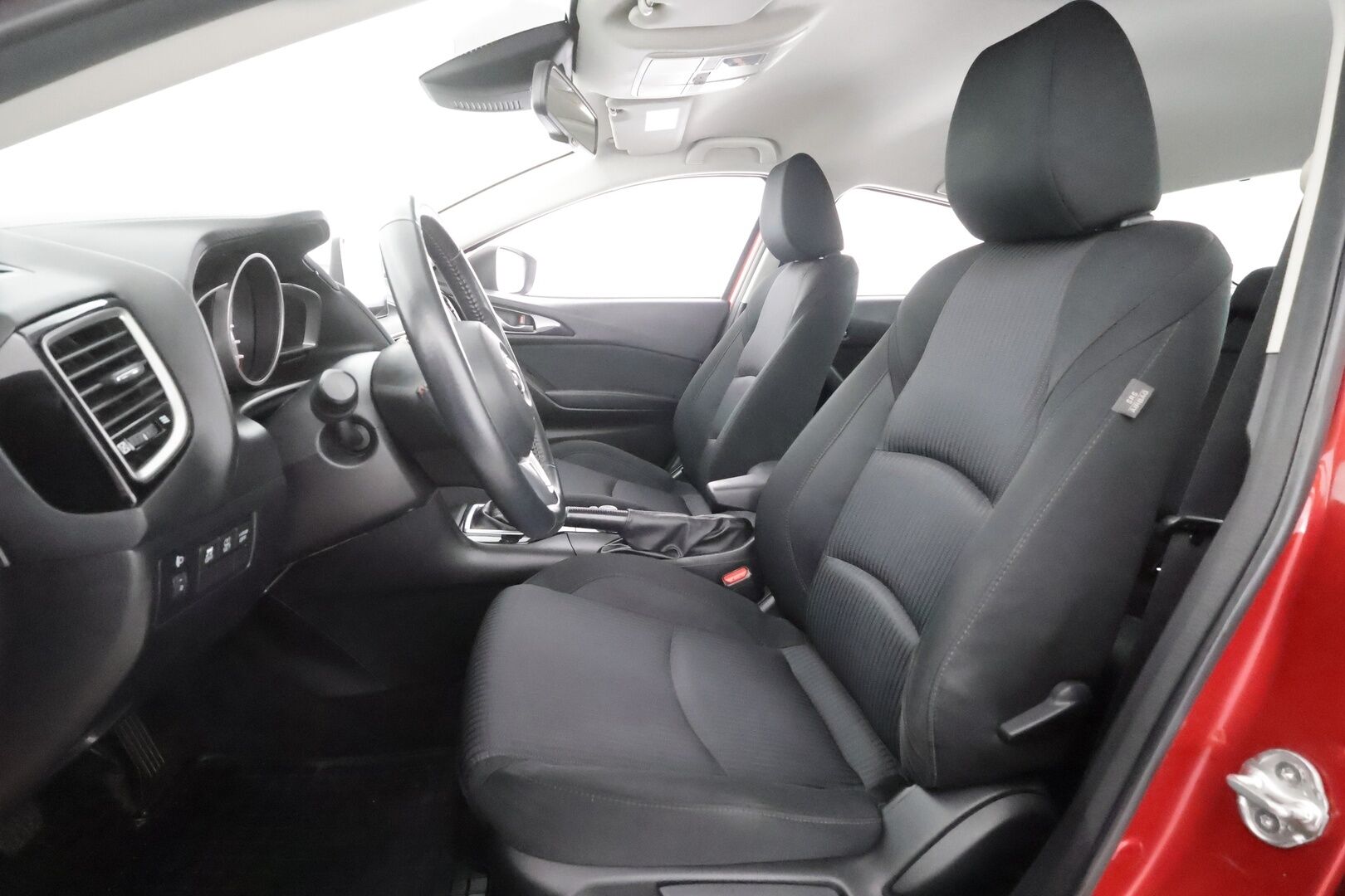 Mazda Mazda3 2016 Sedan 2,0 (120) SKYACTIV-G Premium 6MT 4ov CO3 - | Vakionopeudensäädin | Navi | Aut. ilmastointi | BT audio | Lohko | Penkinlämmittimet | Smart City Brake Support | 2x renkaat aluin | 