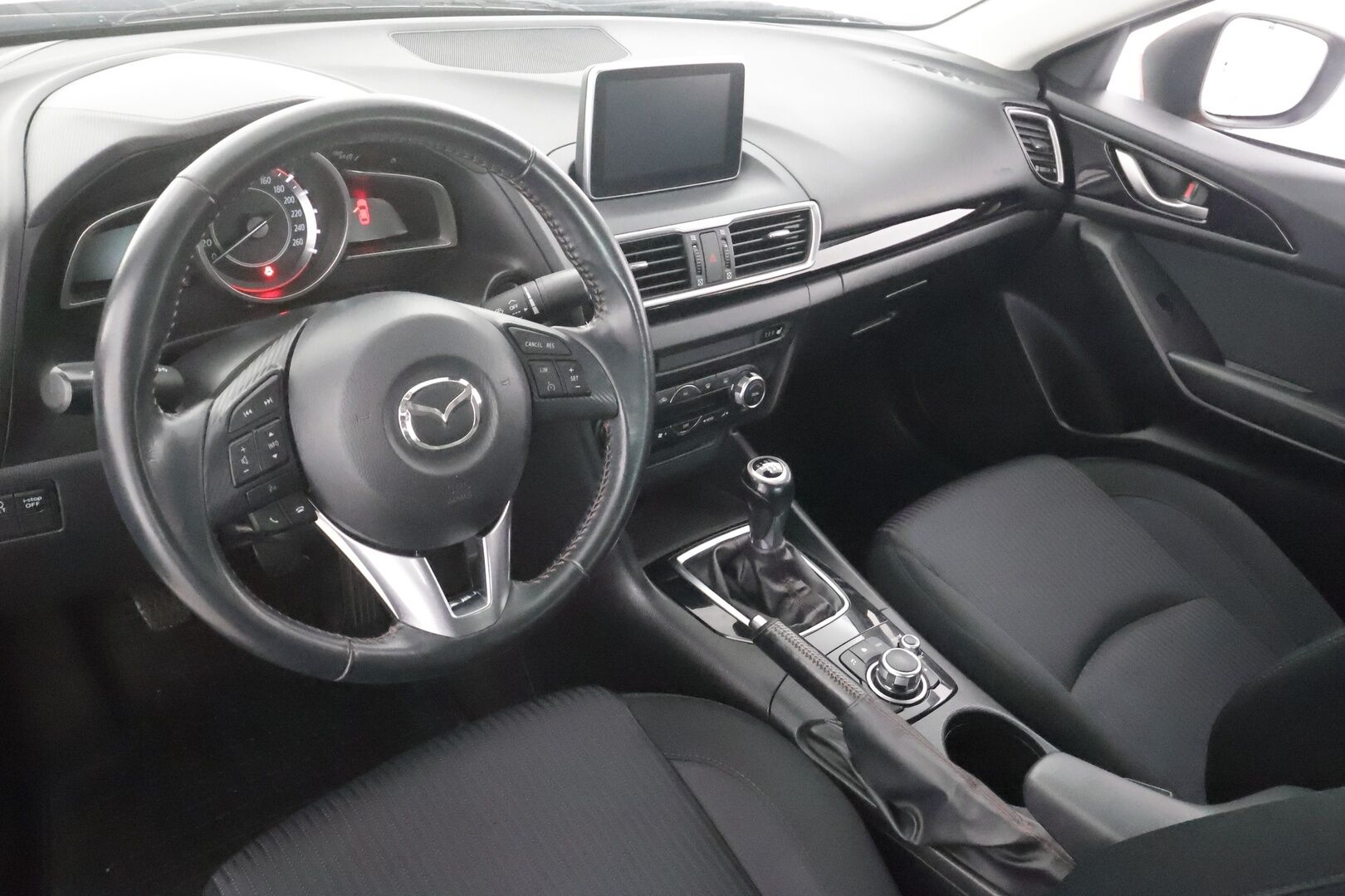 Mazda Mazda3 2016 Sedan 2,0 (120) SKYACTIV-G Premium 6MT 4ov CO3 - | Vakionopeudensäädin | Navi | Aut. ilmastointi | BT audio | Lohko | Penkinlämmittimet | Smart City Brake Support | 2x renkaat aluin | 