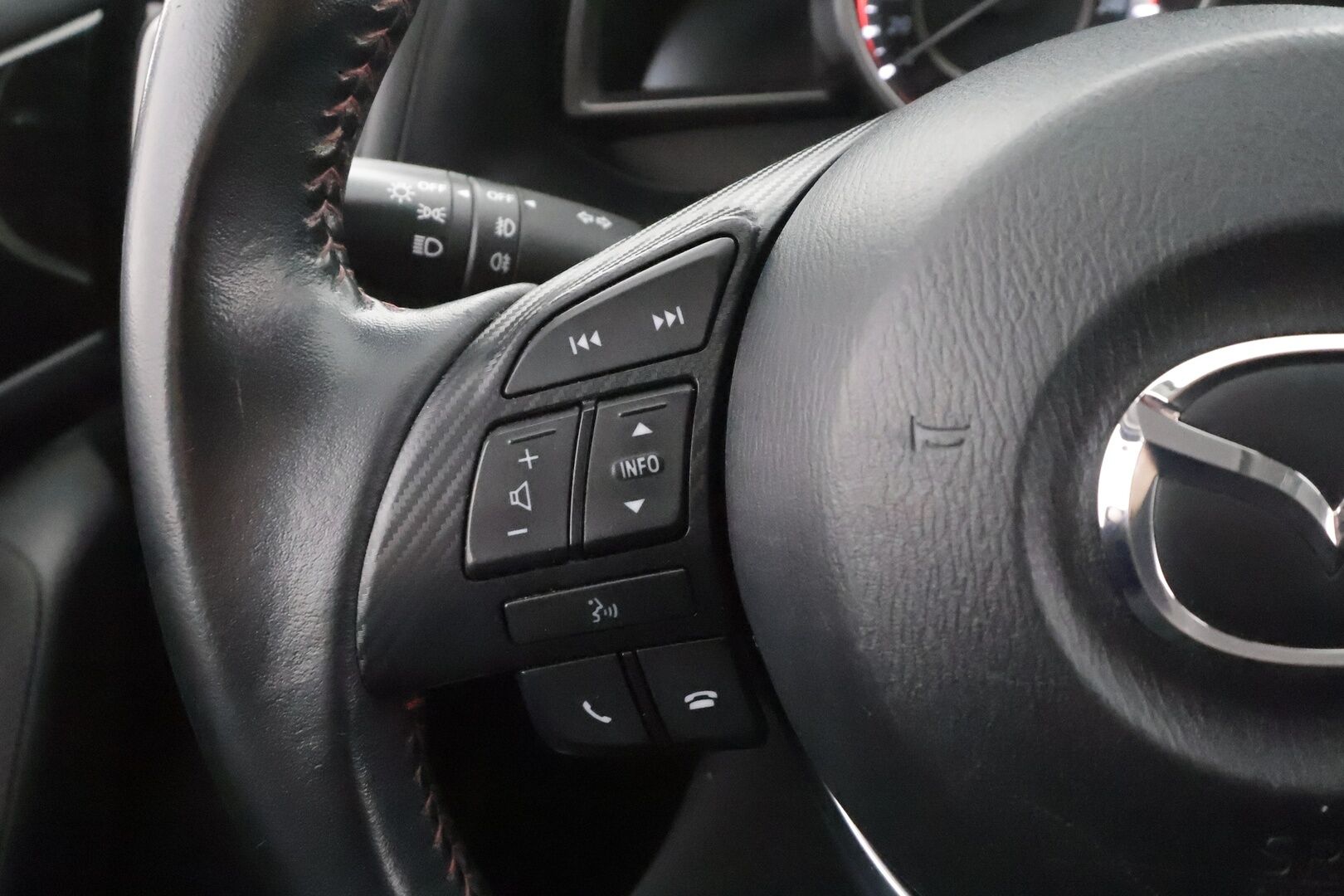 Mazda Mazda3 2016 Sedan 2,0 (120) SKYACTIV-G Premium 6MT 4ov CO3 - | Vakionopeudensäädin | Navi | Aut. ilmastointi | BT audio | Lohko | Penkinlämmittimet | Smart City Brake Support | 2x renkaat aluin | 
