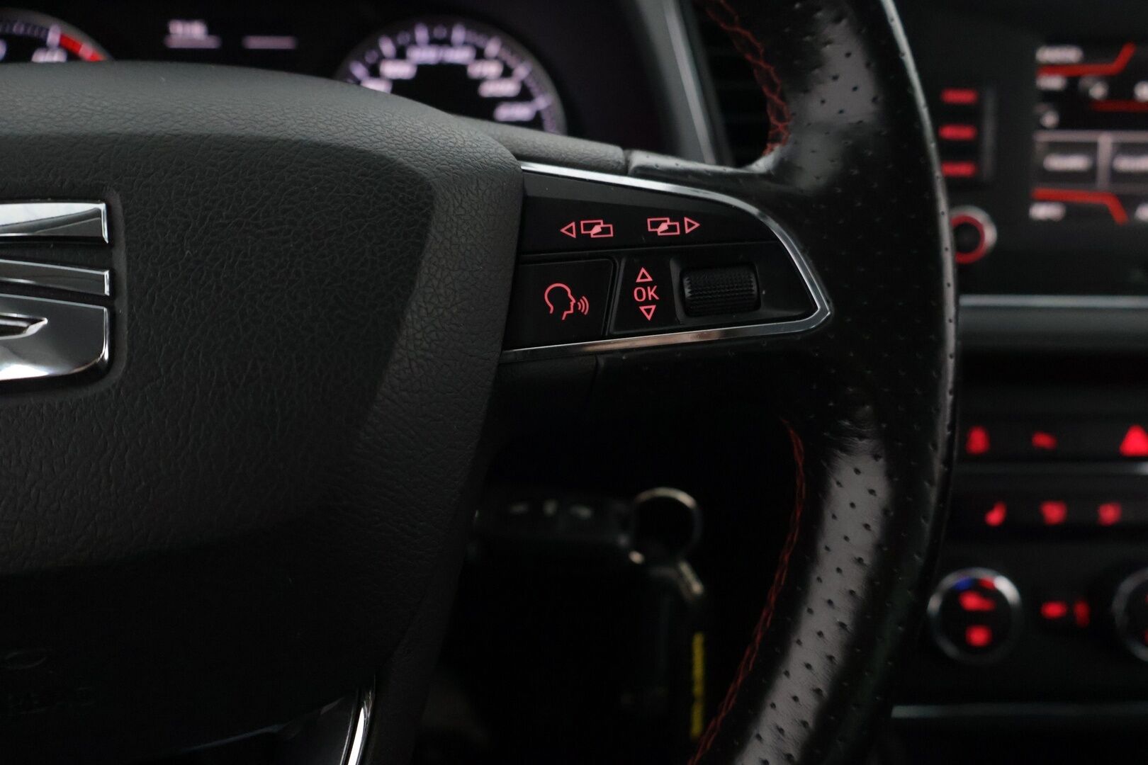 Seat Leon ST 2016 1,4 FR TSI 150 *Lohko / Tutkat / Bluetooth / FR* - Kahdet renkaat / Hyvät huollot! 