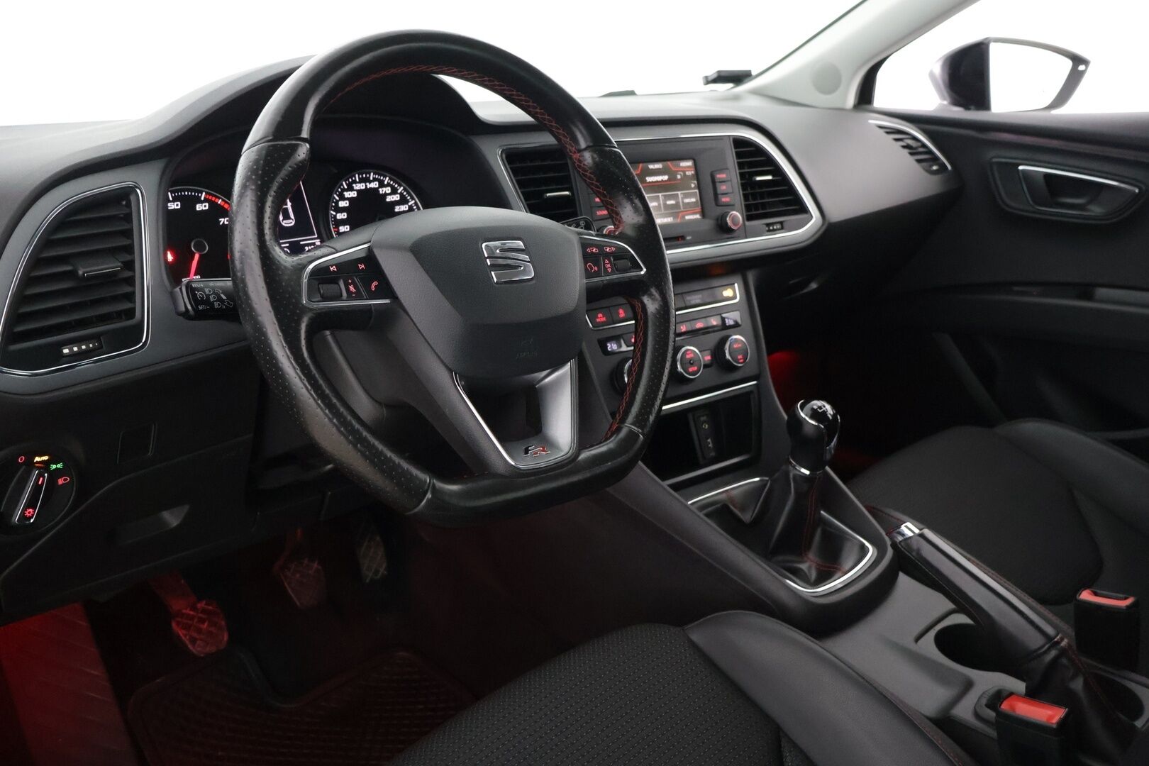 Seat Leon ST 2016 1,4 FR TSI 150 *Lohko / Tutkat / Bluetooth / FR* - Kahdet renkaat / Hyvät huollot! - HULLUT JOULUT KORKOTARJOUS 2,49% 