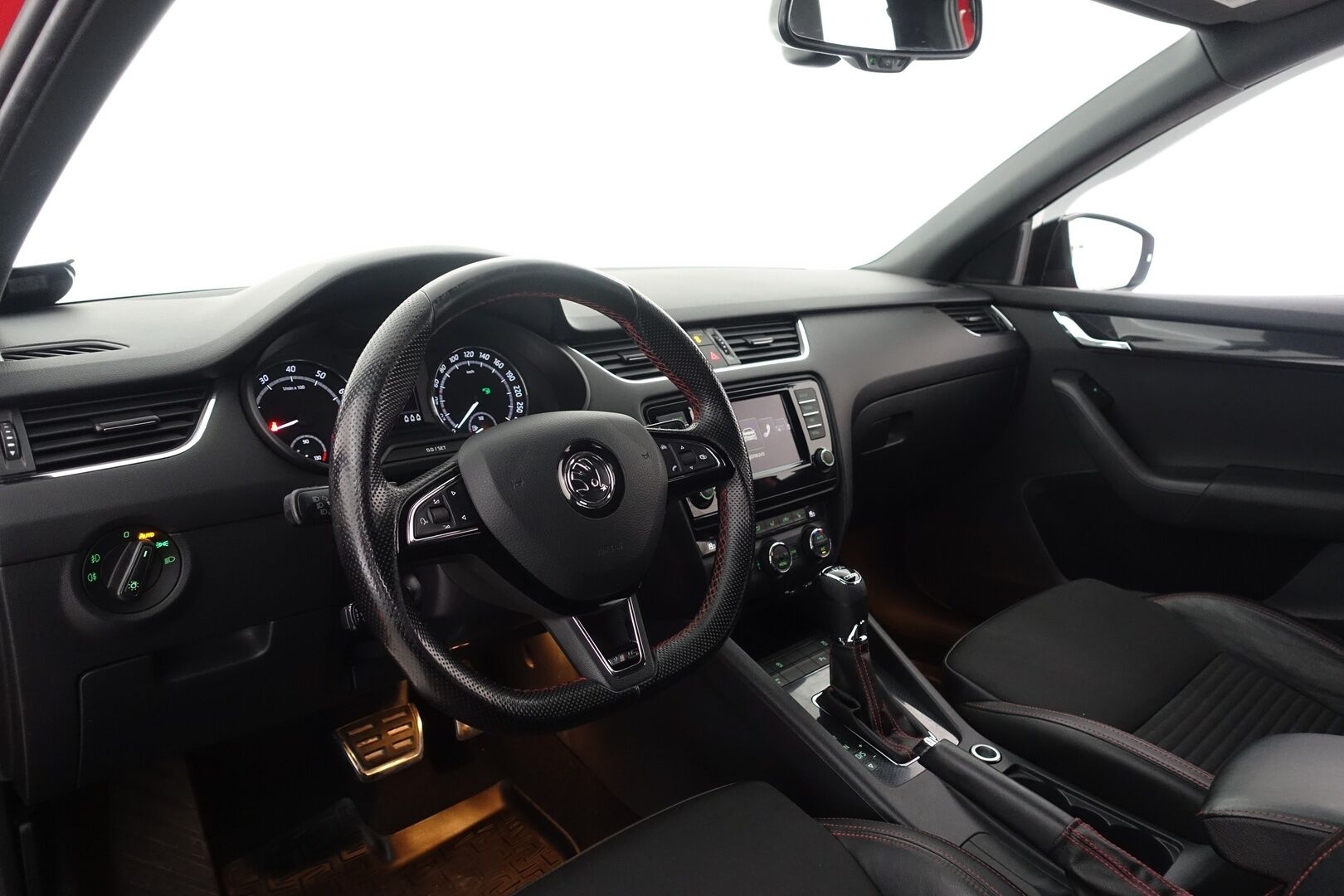 Skoda Octavia 2016 2,0 TSI RS DSG Autom. -  | ACC | Vetokoukku | Lohko + Sisäp. | Tutkat | Keyless | Suomi-auto | Sporttipenkit | Puolinahkasisusta | SmartLink | Törmäysvaroitin | 2X Renkaat & Vanteet |