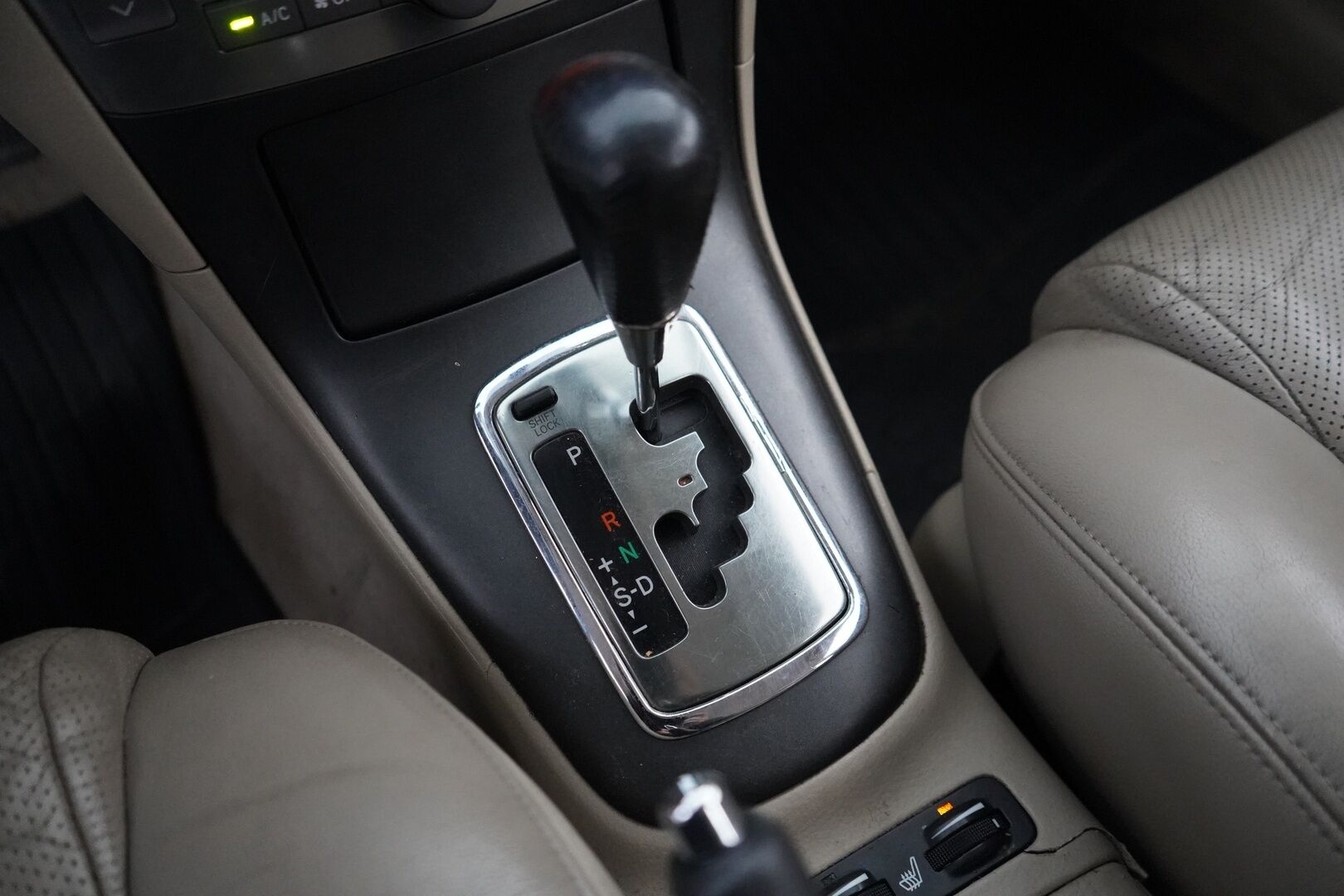 Toyota Avensis 2004 2.4 VVT-i Linea Sol Elegant Wagon aut *YritysOutlet - Myydään vain yrityksille* - Kahdet renkaat / Hyvät huollot / Ketju vaihdettu 2024 / Nahka sisusta