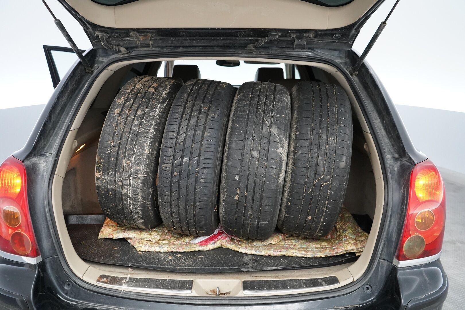 Toyota Avensis 2004 2.4 VVT-i Linea Sol Elegant Wagon aut *YritysOutlet - Myydään vain yrityksille* - Kahdet renkaat / Hyvät huollot / Ketju vaihdettu 2024 / Nahka sisusta