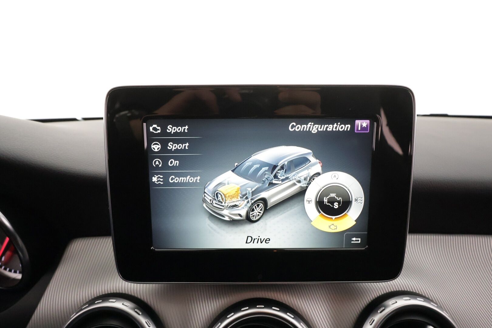 Mercedes-Benz GLA 2016 200 A Urban Off-Roader * Peruutuskamera / Bi-Xenon / Puolinahkasisusta / Bluetooth / Vakkari - Suomi-auto / Kahdet renkaat aluvanteilla / Night / Juuri tullut Tampereelle!