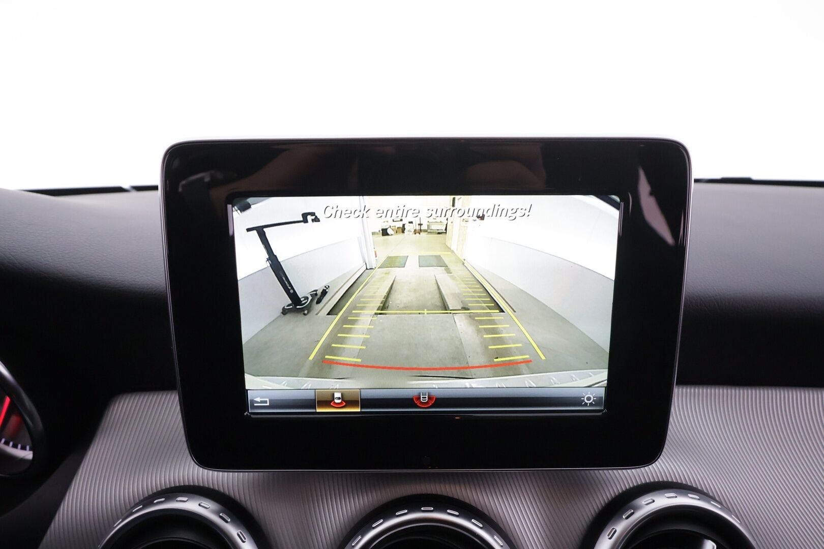 Mercedes-Benz GLA 2016 200 A Urban Off-Roader * Peruutuskamera / Bi-Xenon / Puolinahkasisusta / Bluetooth / Vakkari - Suomi-auto / Kahdet renkaat aluvanteilla / Night / Juuri tullut Tampereelle!