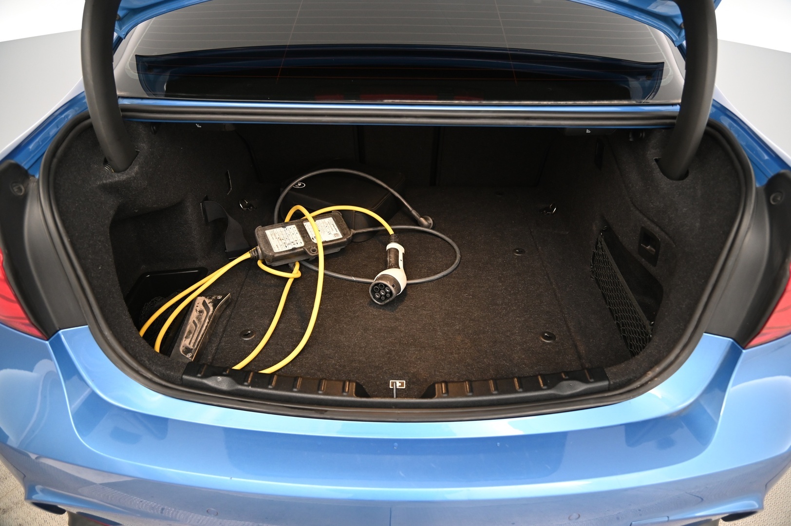 BMW 330 2016 F30 Sedan 330e A Business M-Sport*Hifit / Shadowline / Sporttipenkit* - *Estoril Blue / 2x renkaat & vanteet* - Osta nyt, maksa vasta ensi vuonna