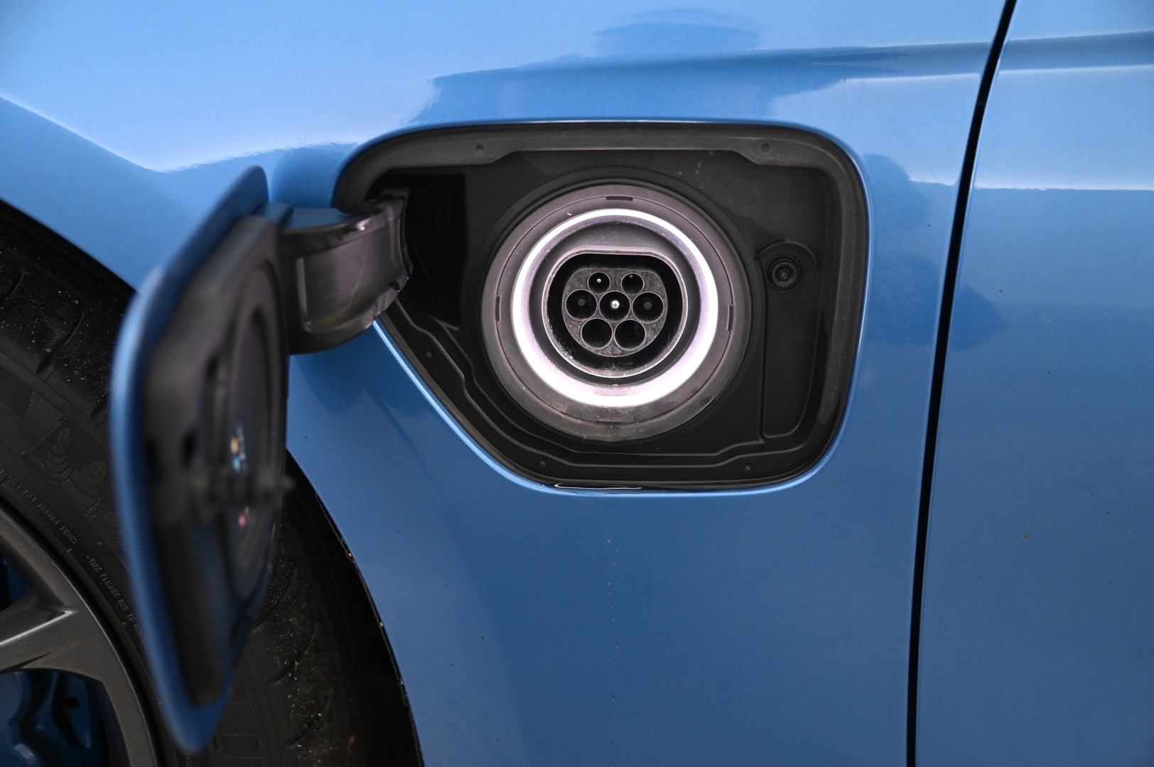 BMW 330 2016 F30 Sedan 330e A Business M-Sport*Hifit / Shadowline / Sporttipenkit* - *Estoril Blue / 2x renkaat & vanteet* - Osta nyt, maksa vasta ensi vuonna