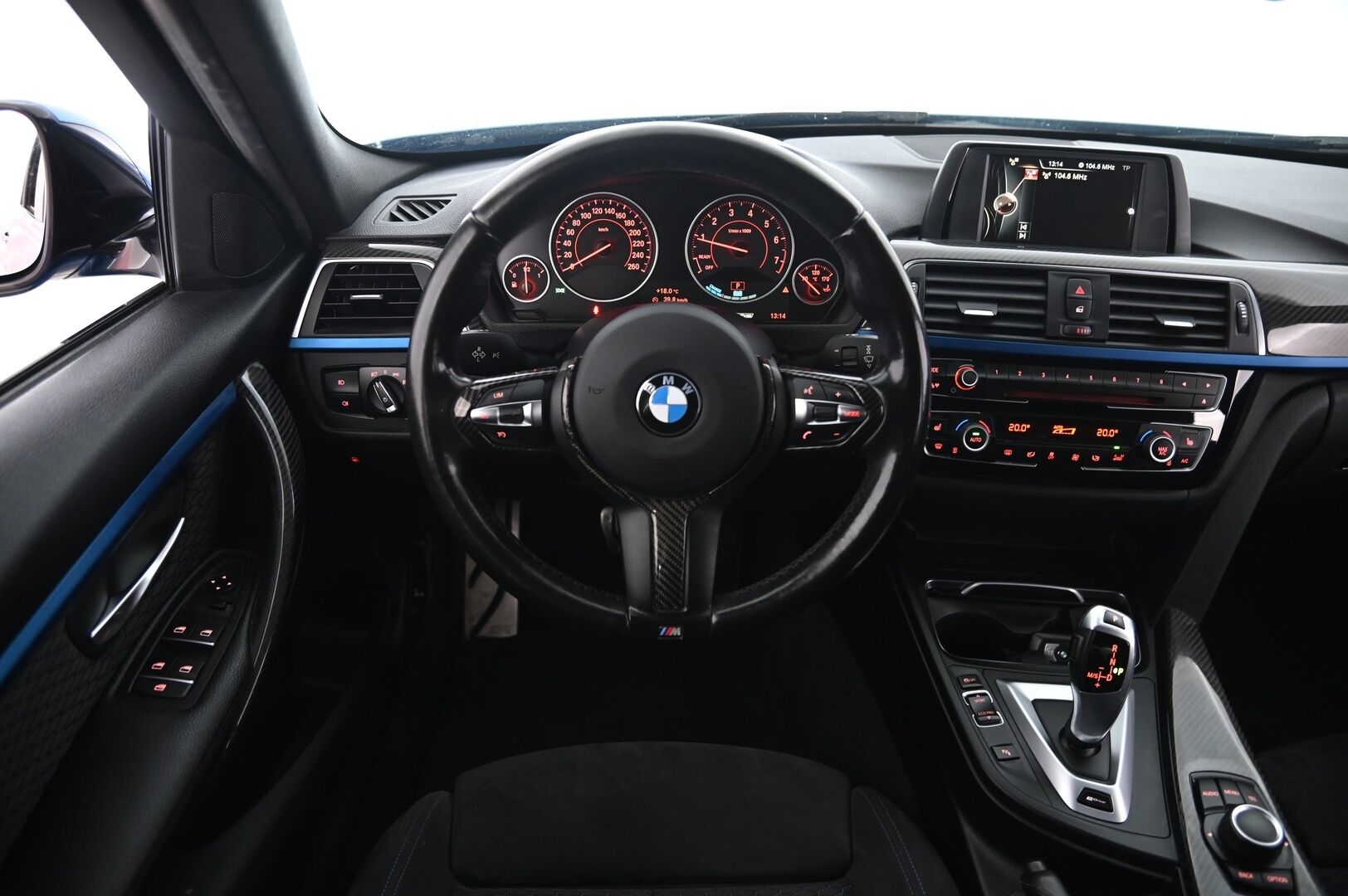 BMW 330 2016 F30 Sedan 330e A Business M-Sport*Hifit / Shadowline / Sporttipenkit* - *Estoril Blue / 2x renkaat & vanteet* - Osta nyt, maksa vasta ensi vuonna