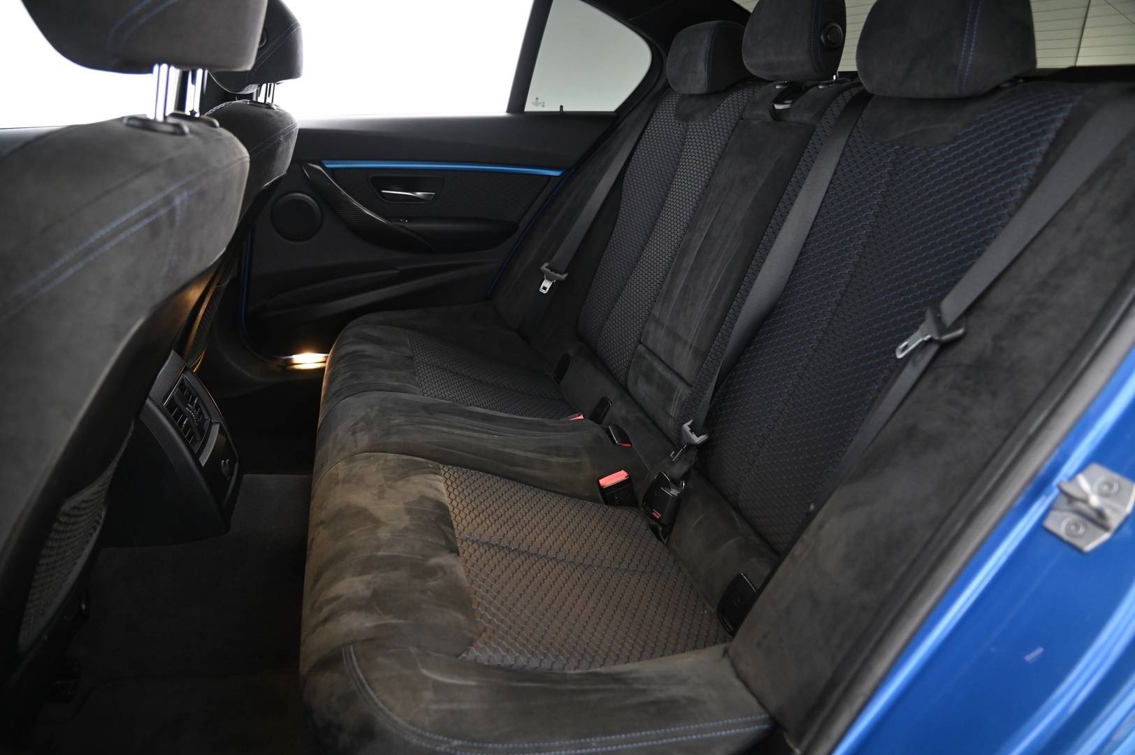 BMW 330 2016 F30 Sedan 330e A Business M-Sport*Hifit / Shadowline / Sporttipenkit* - *Estoril Blue / 2x renkaat & vanteet* - Osta nyt, maksa vasta ensi vuonna