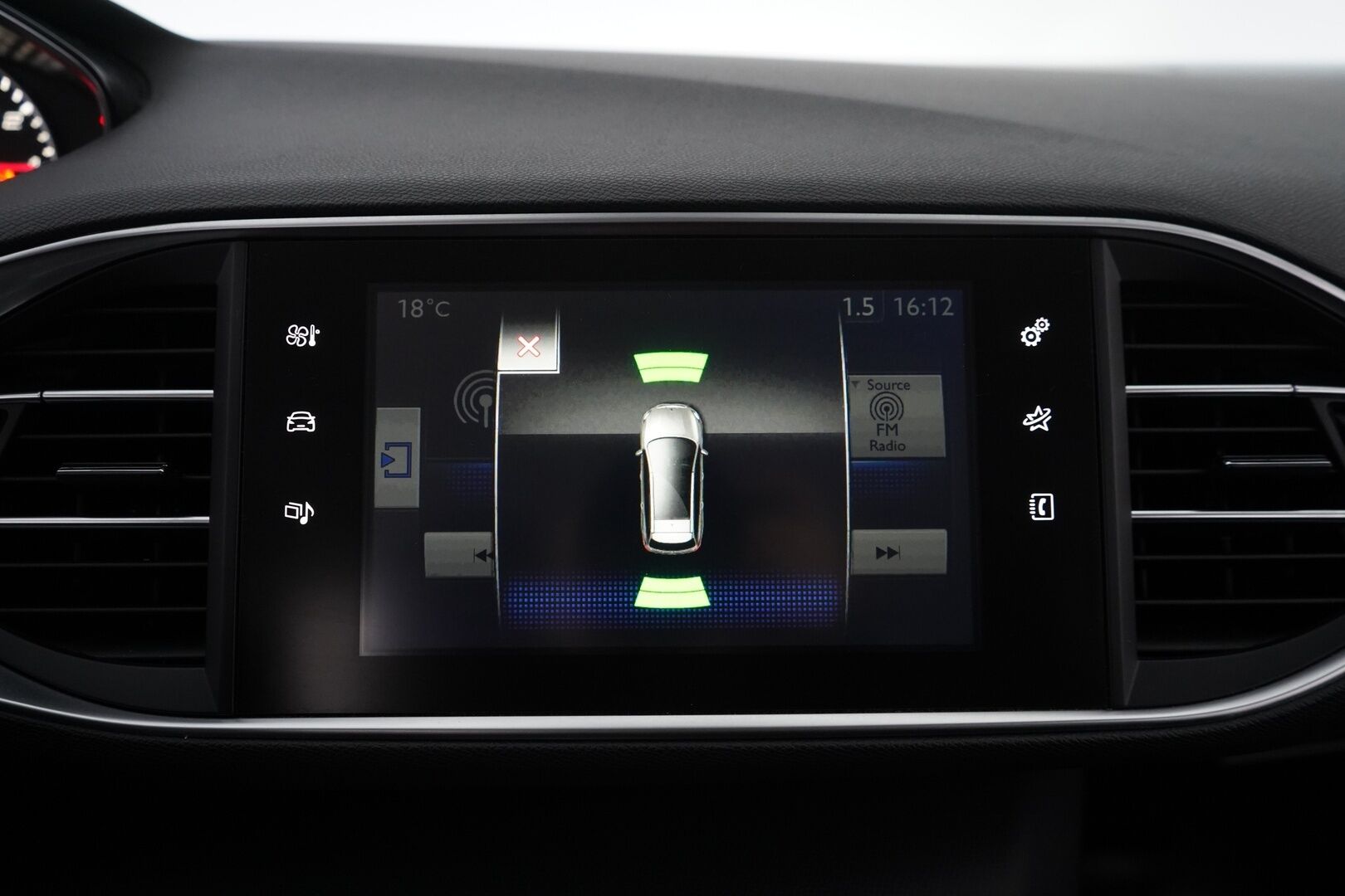 Peugeot 308 2016 SW Allure Edition PureTech 130 *Led-valot / Tutkat / Vakionopeudensäädin / Jakopää tehty / Kahdet renkaat* - Suomi-auto / Jakopää tehty 09/2025 / Kahdet hyvät renkaat