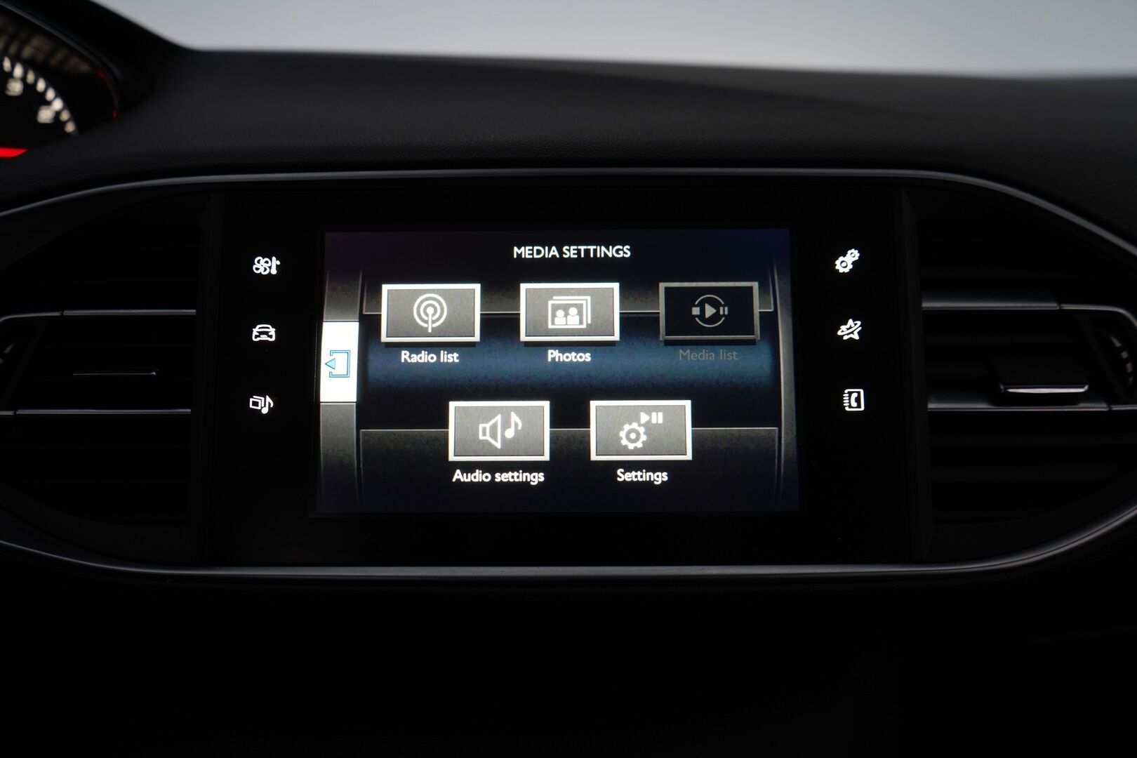 Peugeot 308 2016 SW Allure Edition PureTech 130 *Myydään huutokaupat.com sivustolla* - Suomi-auto / Jakopää tehty 09/2025 / Kahdet hyvät renkaat 