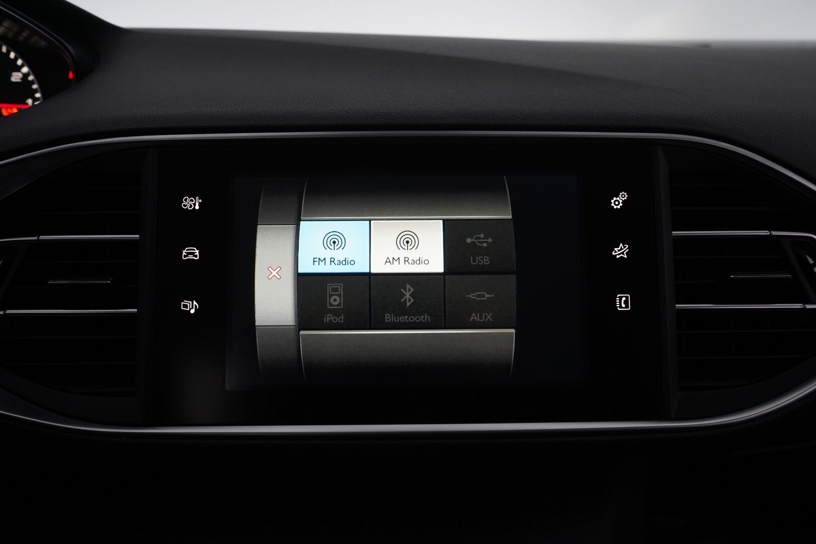 Peugeot 308 2016 SW Allure Edition PureTech 130 *Led-valot / Tutkat / Vakionopeudensäädin / Jakopää tehty / Kahdet renkaat* - Suomi-auto / Jakopää tehty 09/2025 / Kahdet hyvät renkaat