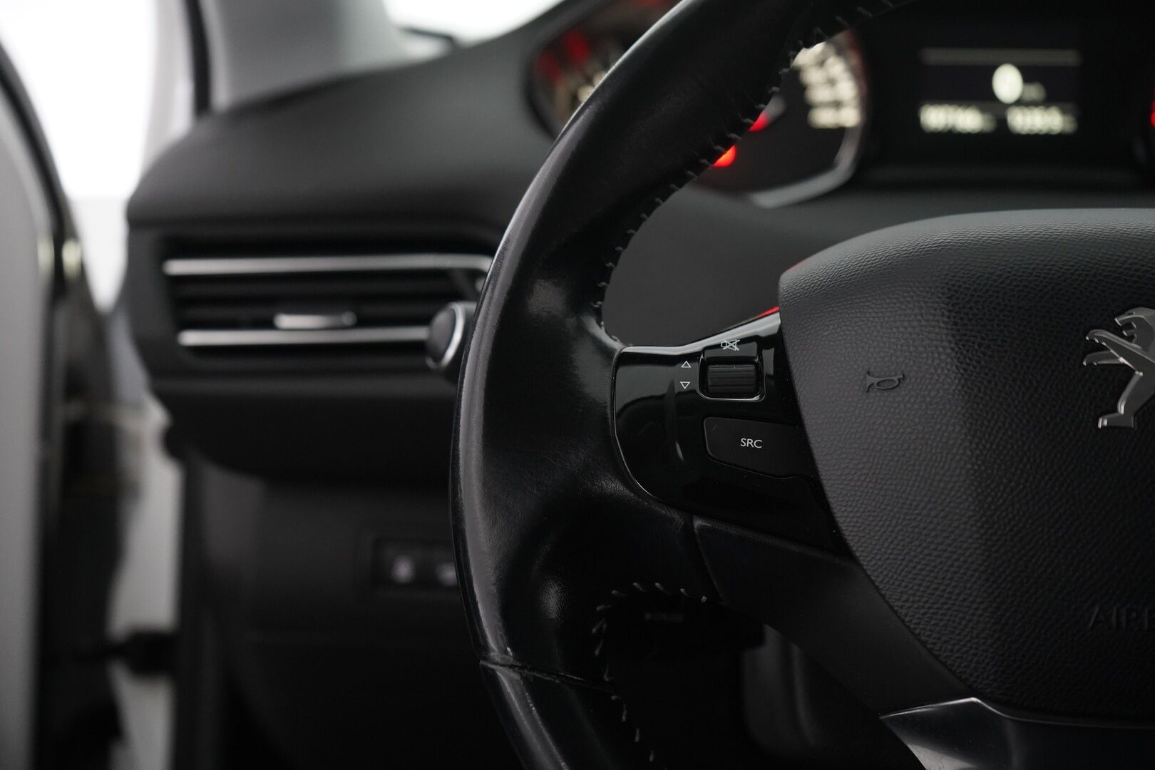 Peugeot 308 2016 SW Allure Edition PureTech 130 *Led-valot / Tutkat / Vakionopeudensäädin / Jakopää tehty / Kahdet renkaat* - Suomi-auto / Jakopää tehty 09/2025 / Kahdet hyvät renkaat