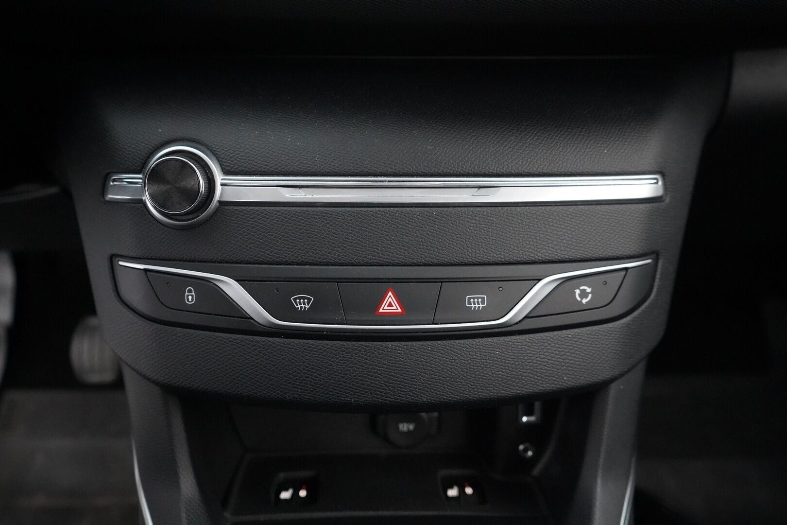 Peugeot 308 2016 SW Allure Edition PureTech 130 *Myydään huutokaupat.com sivustolla* - Suomi-auto / Jakopää tehty 09/2025 / Kahdet hyvät renkaat 