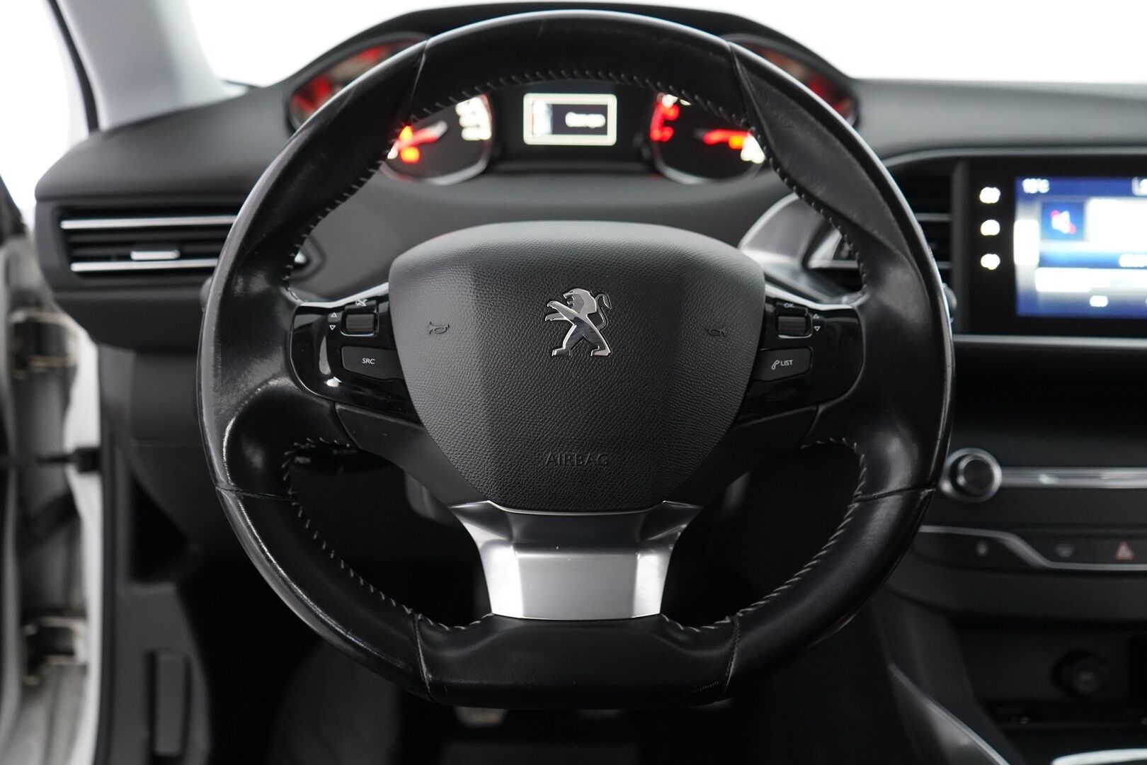 Peugeot 308 2016 SW Allure Edition PureTech 130 *Myydään huutokaupat.com sivustolla* - Suomi-auto / Jakopää tehty 09/2025 / Kahdet hyvät renkaat 