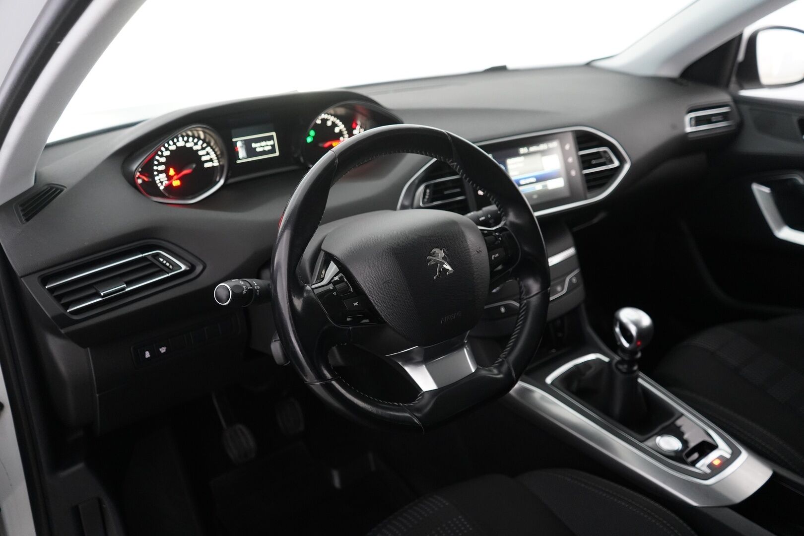 Peugeot 308 2016 SW Allure Edition PureTech 130 *Led-valot / Tutkat / Vakionopeudensäädin / Jakopää tehty / Kahdet renkaat* - Suomi-auto / Jakopää tehty 09/2025 / Kahdet hyvät renkaat