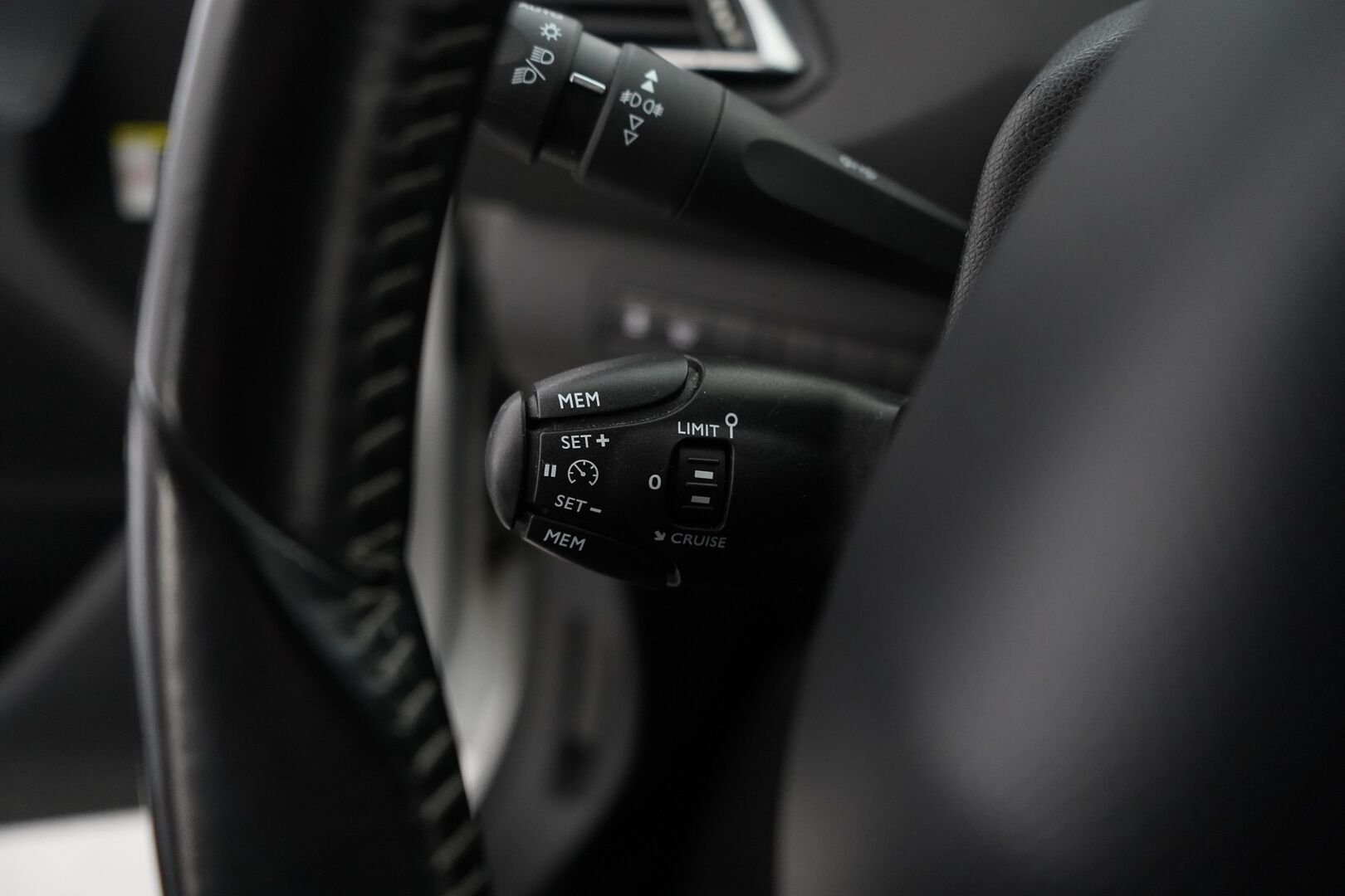 Peugeot 308 2016 SW Allure Edition PureTech 130 *Led-valot / Tutkat / Vakionopeudensäädin / Jakopää tehty / Kahdet renkaat* - Suomi-auto / Jakopää tehty 09/2025 / Kahdet hyvät renkaat