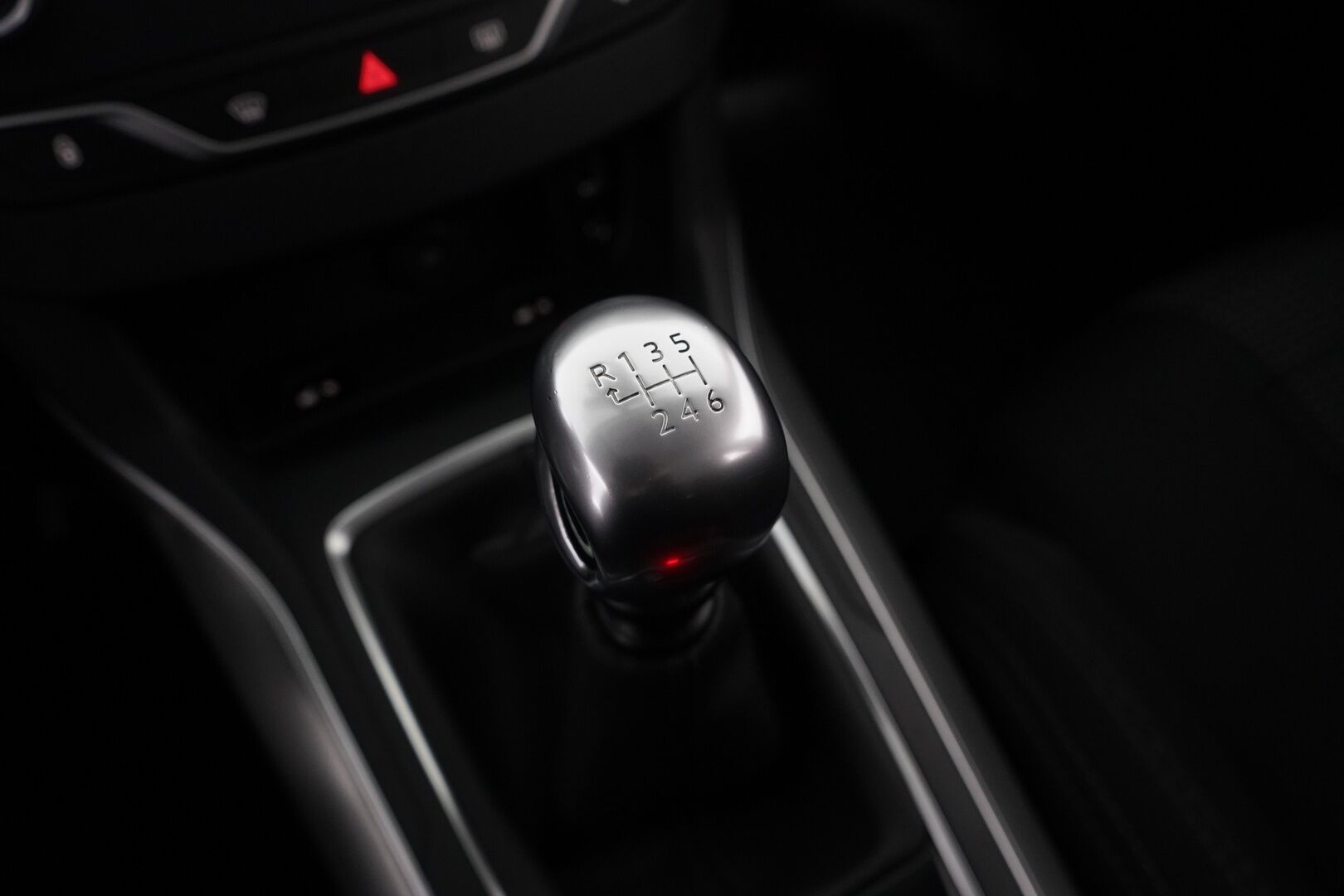 Peugeot 308 2016 SW Allure Edition PureTech 130 *Led-valot / Tutkat / Vakionopeudensäädin / Jakopää tehty / Kahdet renkaat* - Suomi-auto / Jakopää tehty 09/2025 / Kahdet hyvät renkaat