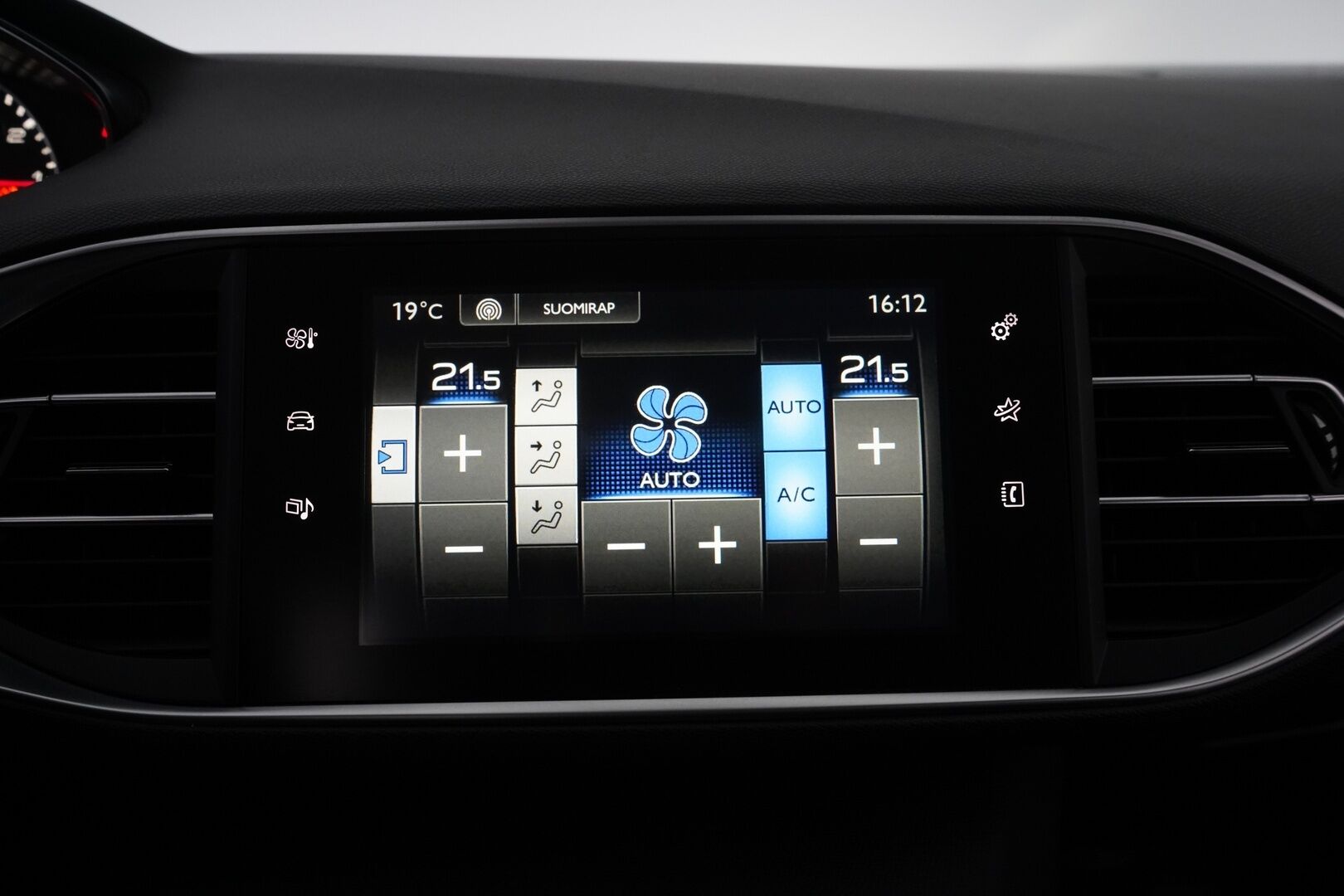 Peugeot 308 2016 SW Allure Edition PureTech 130 *Led-valot / Tutkat / Vakionopeudensäädin / Jakopää tehty / Kahdet renkaat* - Suomi-auto / Jakopää tehty 09/2025 / Kahdet hyvät renkaat