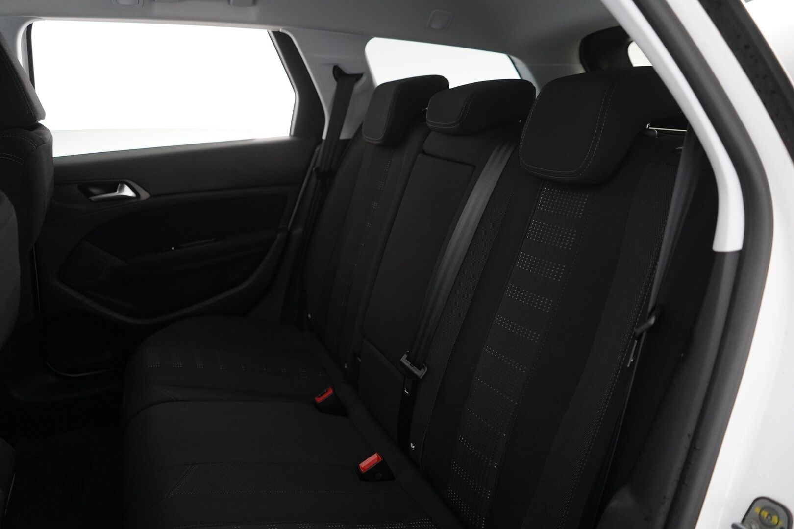 Peugeot 308 2016 SW Allure Edition PureTech 130 *Led-valot / Tutkat / Vakionopeudensäädin / Jakopää tehty / Kahdet renkaat* - Suomi-auto / Jakopää tehty 09/2025 / Kahdet hyvät renkaat