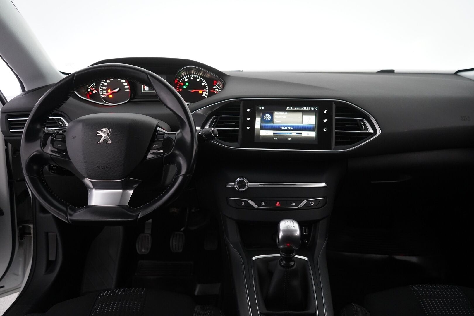 Peugeot 308 2016 SW Allure Edition PureTech 130 *Led-valot / Tutkat / Vakionopeudensäädin / Jakopää tehty / Kahdet renkaat* - Suomi-auto / Jakopää tehty 09/2025 / Kahdet hyvät renkaat