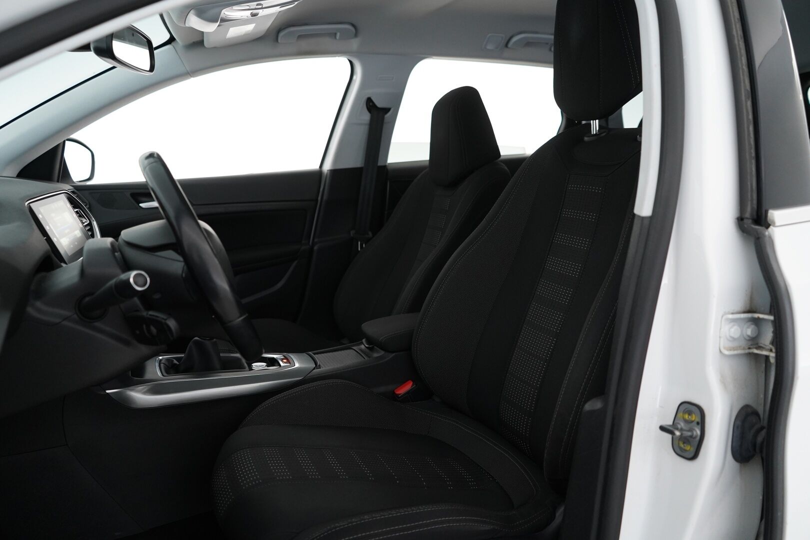 Peugeot 308 2016 SW Allure Edition PureTech 130 *Myydään huutokaupat.com sivustolla* - Suomi-auto / Jakopää tehty 09/2025 / Kahdet hyvät renkaat 