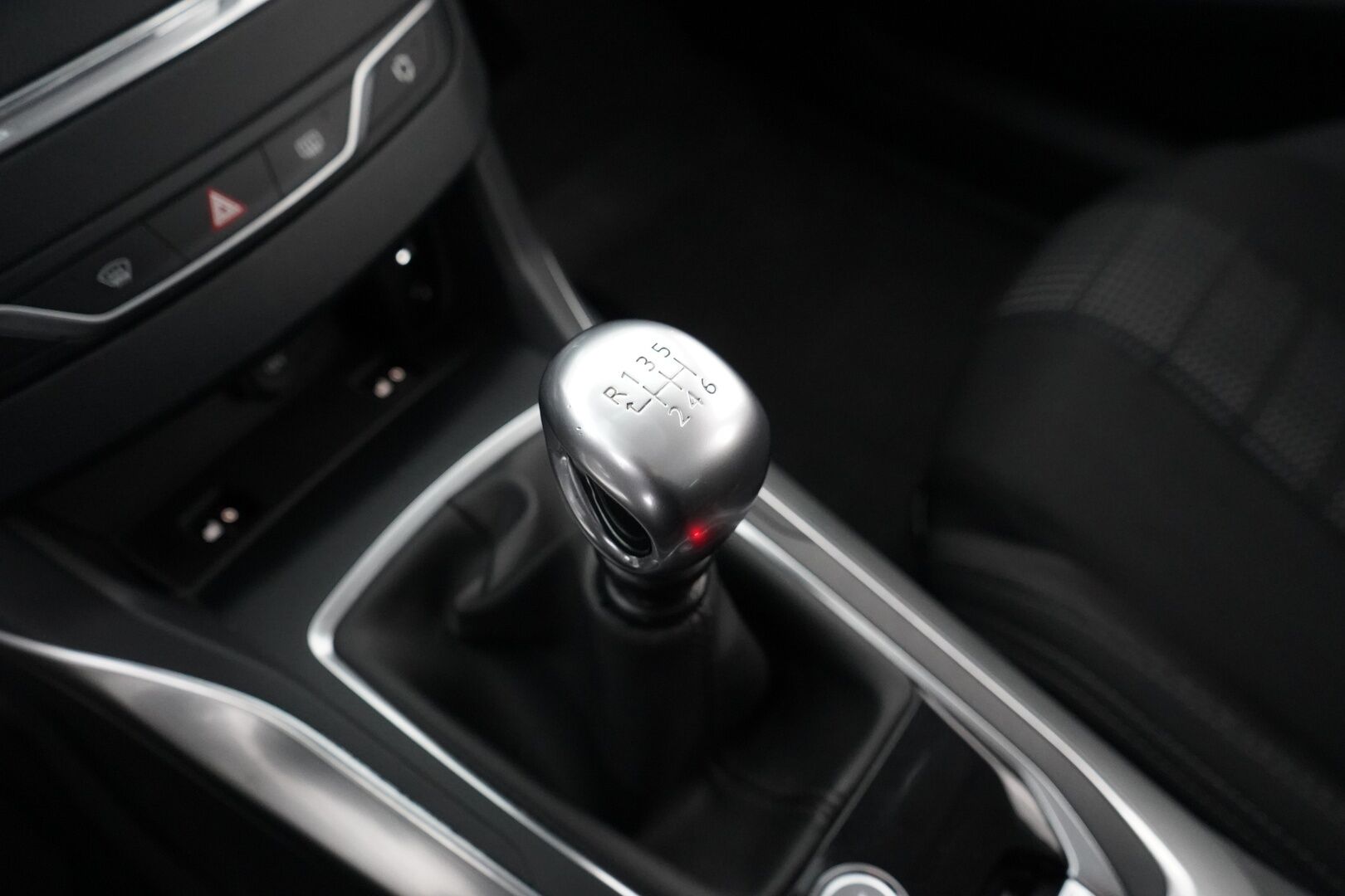 Peugeot 308 2016 SW Allure Edition PureTech 130 *Myydään huutokaupat.com sivustolla* - Suomi-auto / Jakopää tehty 09/2025 / Kahdet hyvät renkaat 