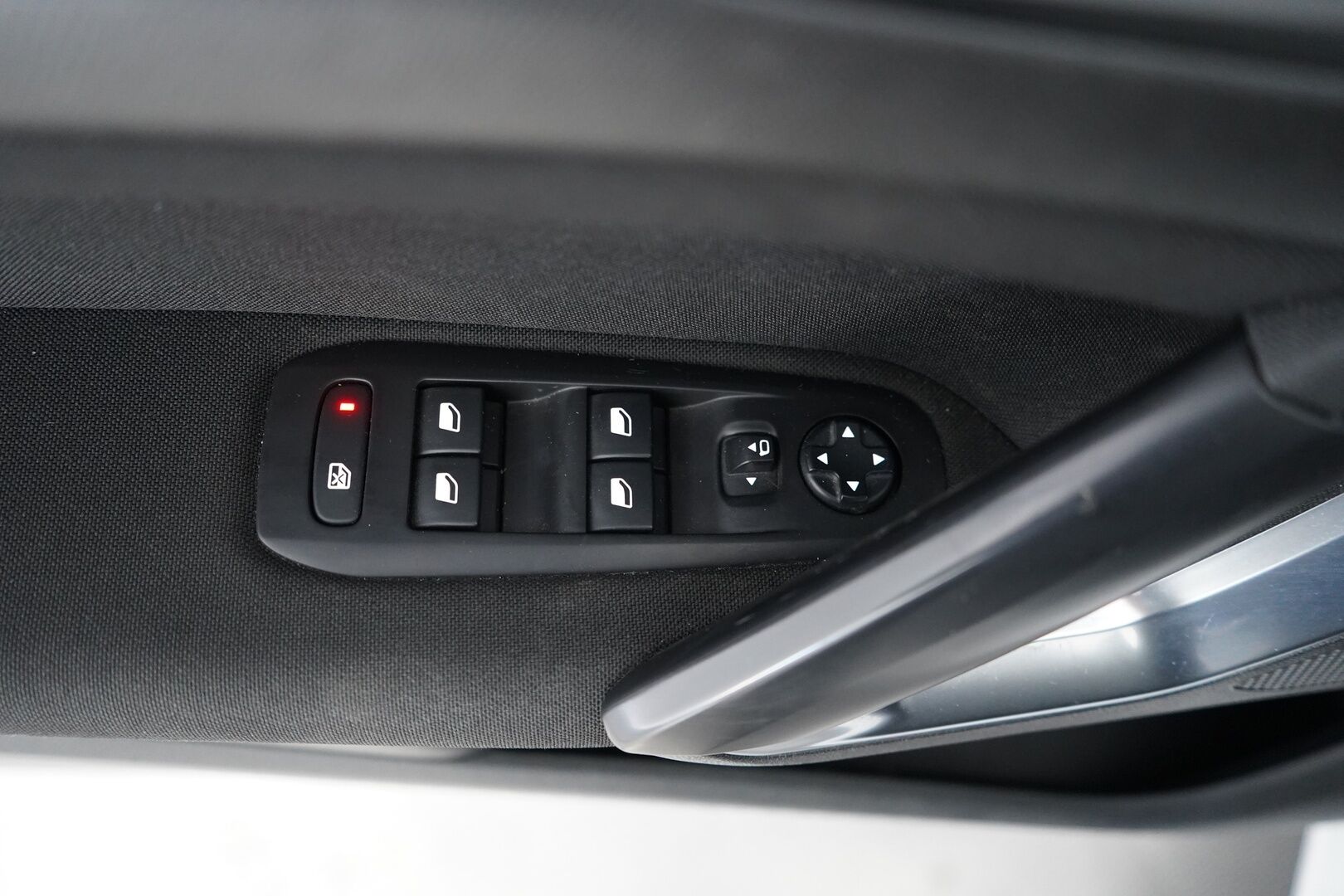 Peugeot 308 2016 SW Allure Edition PureTech 130 *Myydään huutokaupat.com sivustolla* - Suomi-auto / Jakopää tehty 09/2025 / Kahdet hyvät renkaat 