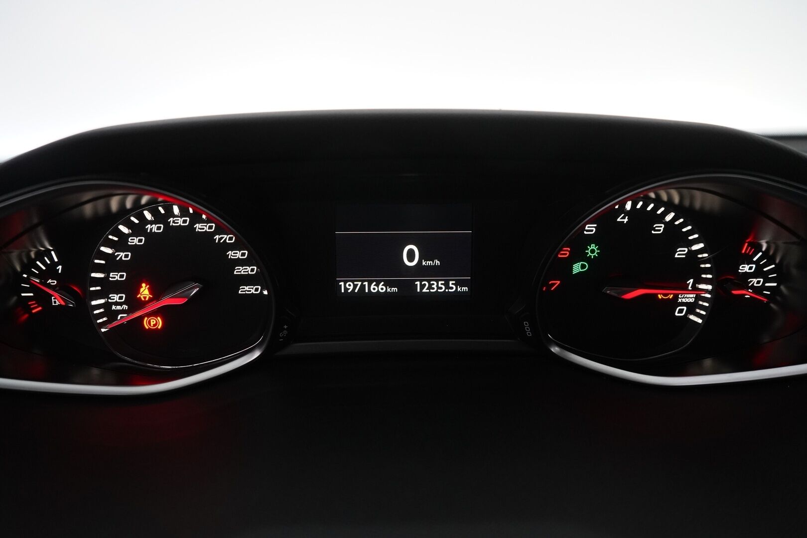 Peugeot 308 2016 SW Allure Edition PureTech 130 *Led-valot / Tutkat / Vakionopeudensäädin / Jakopää tehty / Kahdet renkaat* - Suomi-auto / Jakopää tehty 09/2025 / Kahdet hyvät renkaat